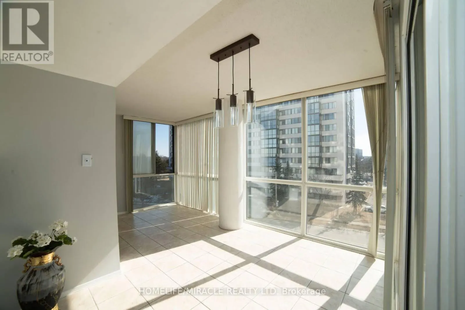 404 - 10 MARKBROOK LANE