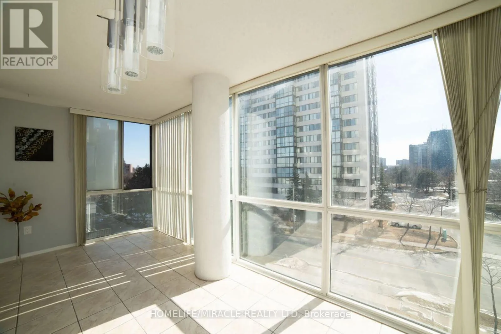 404 - 10 MARKBROOK LANE