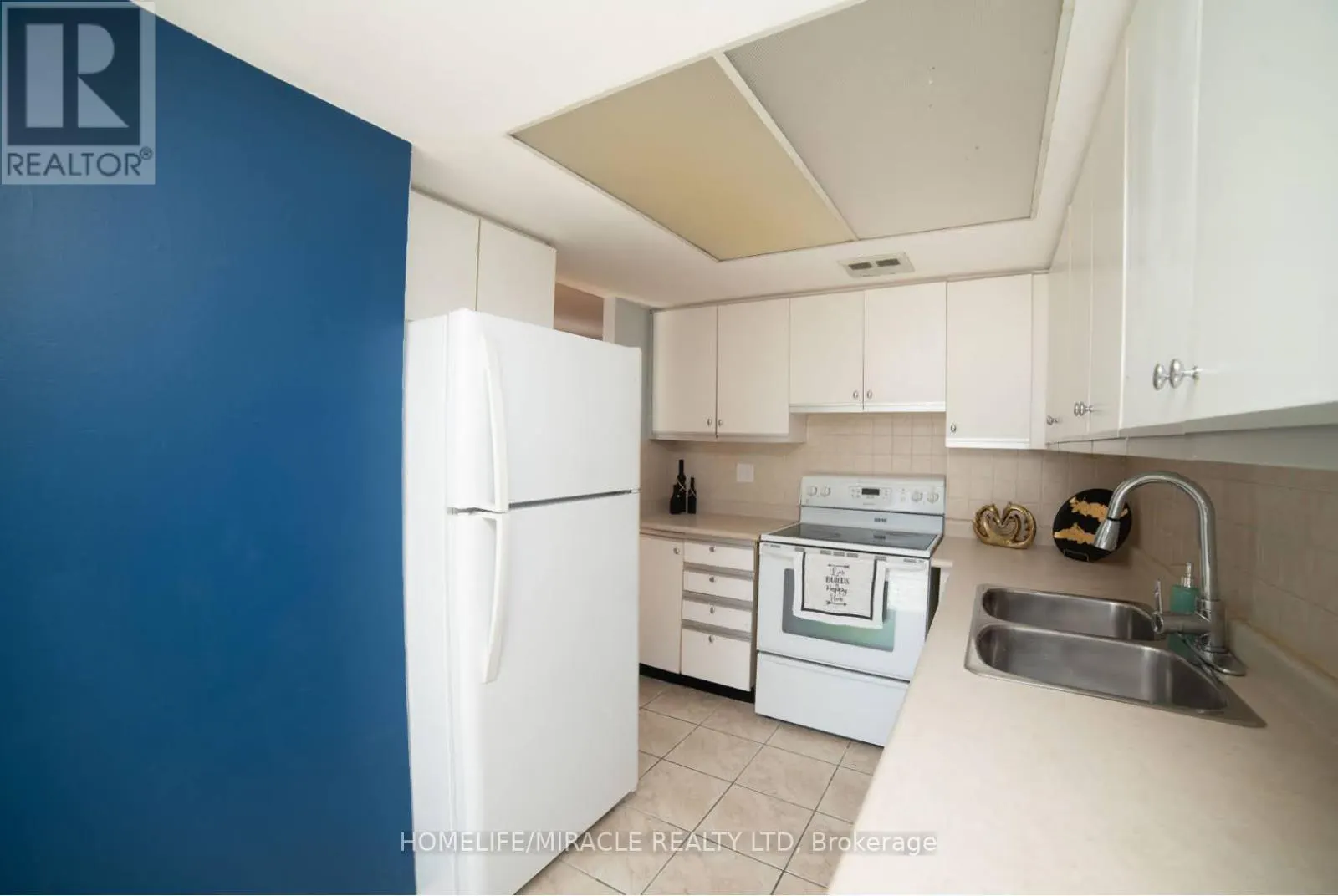 404 - 10 MARKBROOK LANE