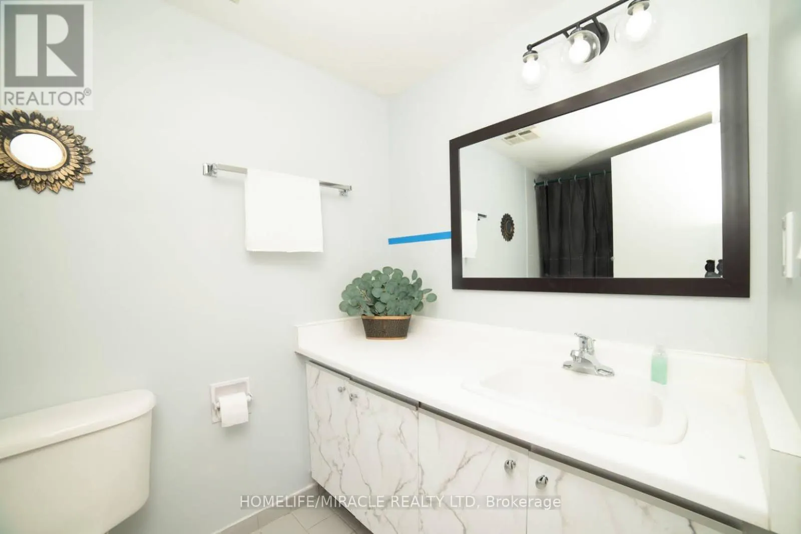 404 - 10 MARKBROOK LANE