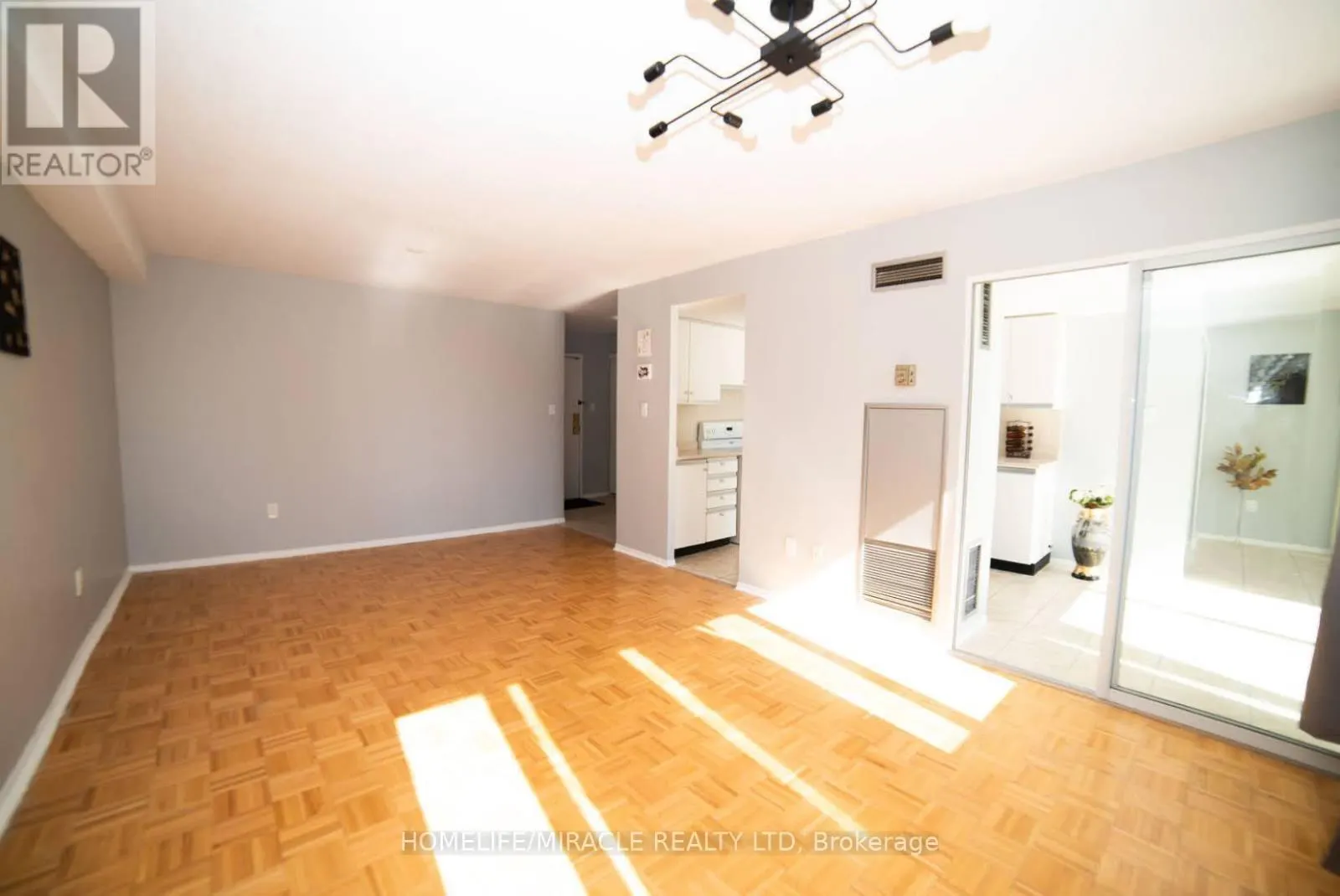 404 - 10 MARKBROOK LANE