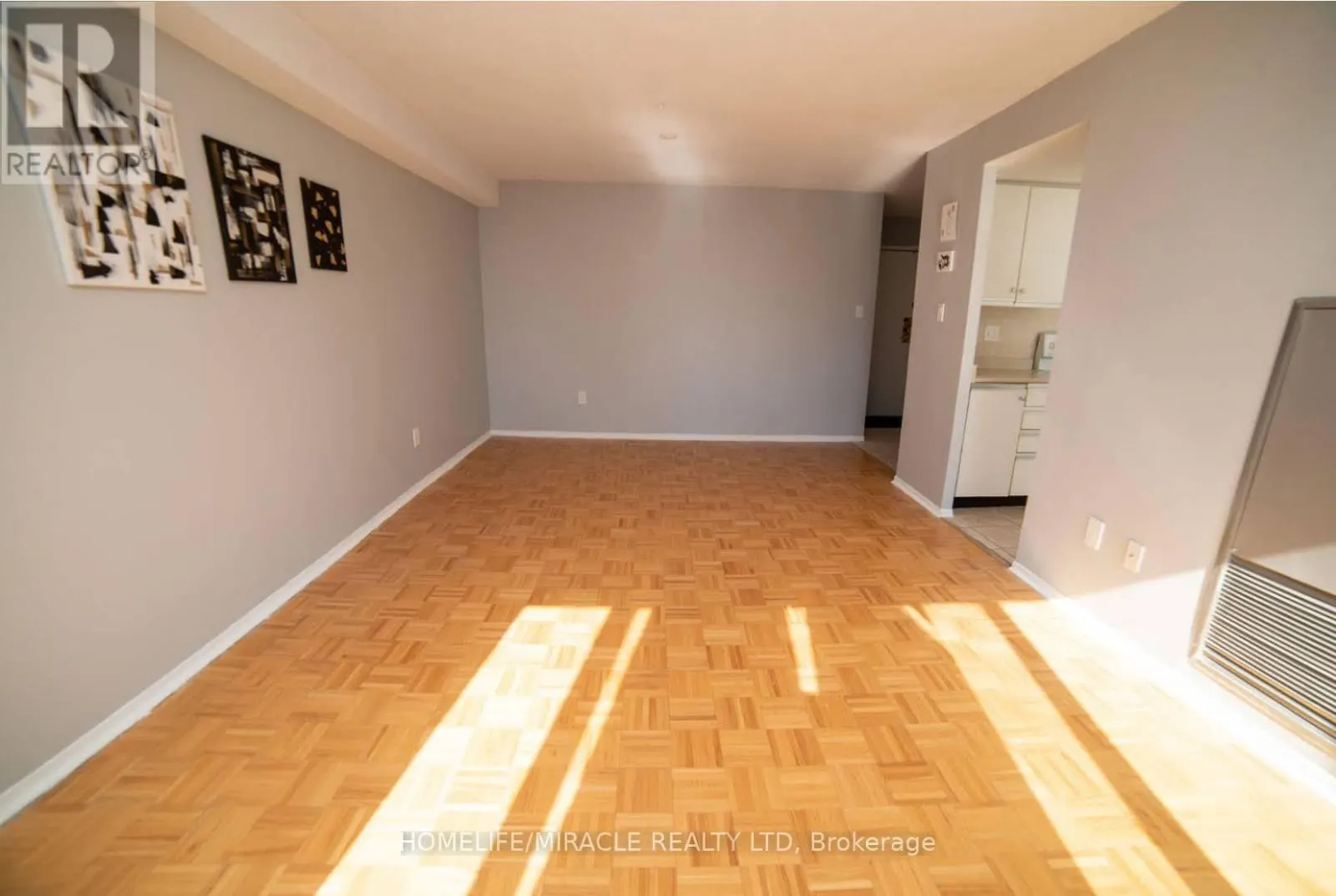 404 - 10 MARKBROOK LANE