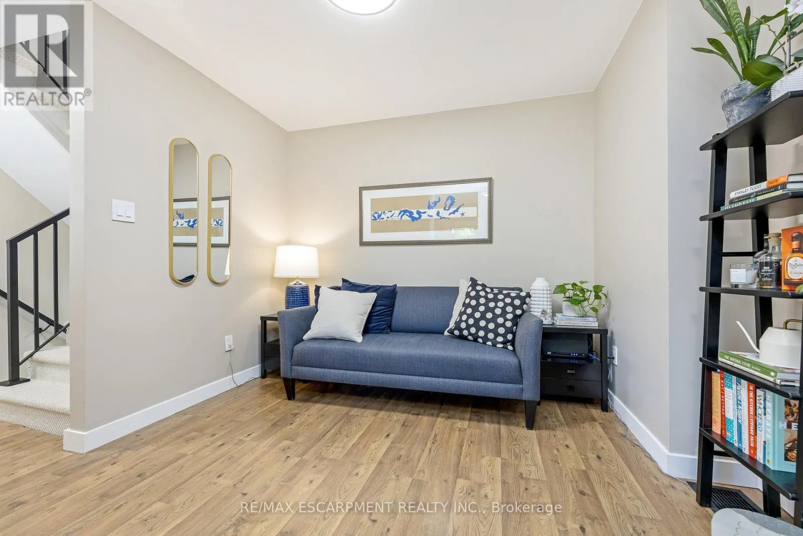 16 - 235 BRONTE STREET S