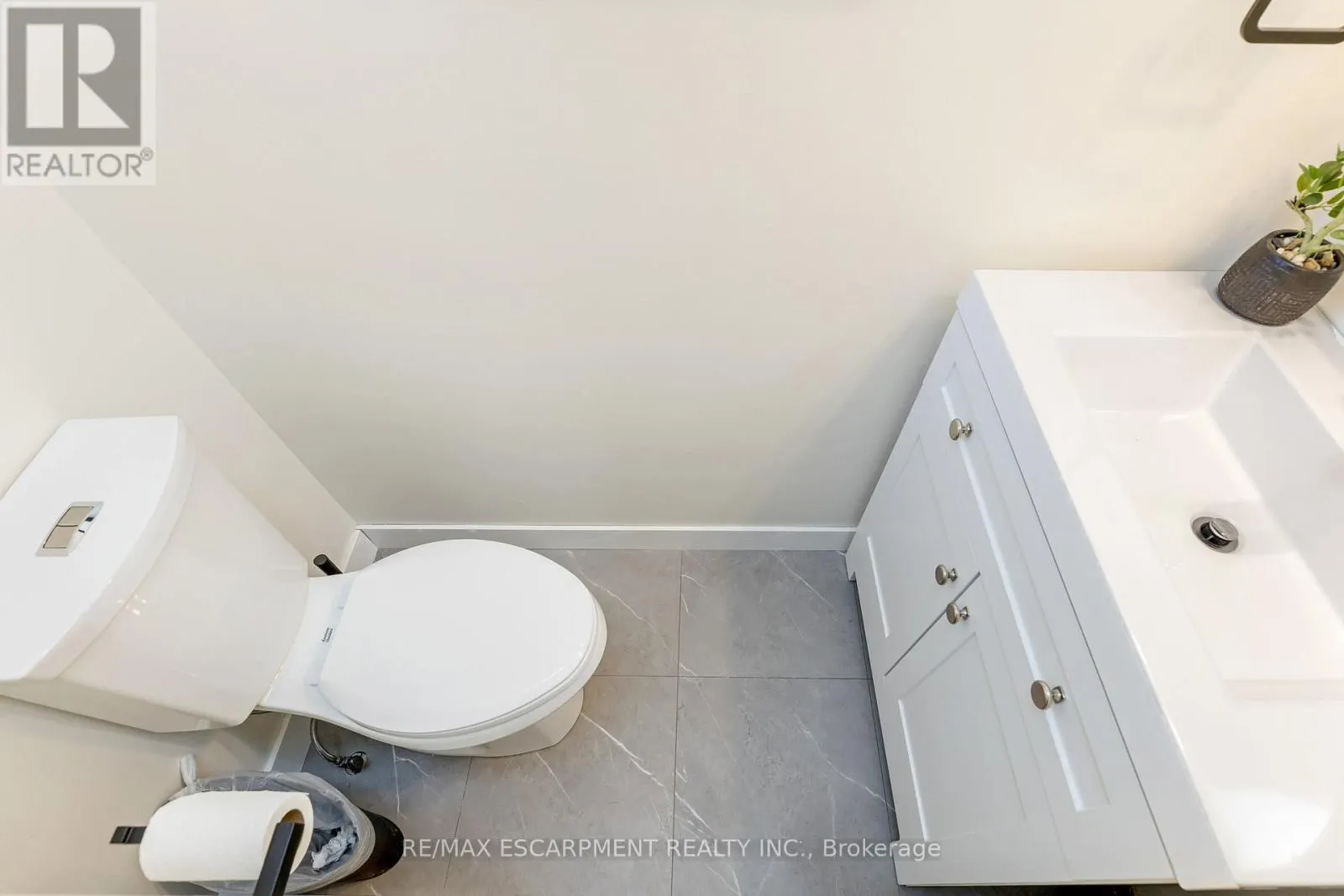 16 - 235 BRONTE STREET S