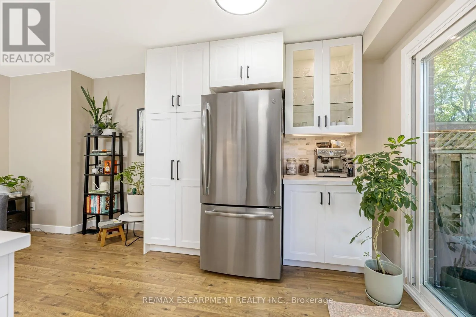 16 - 235 BRONTE STREET S