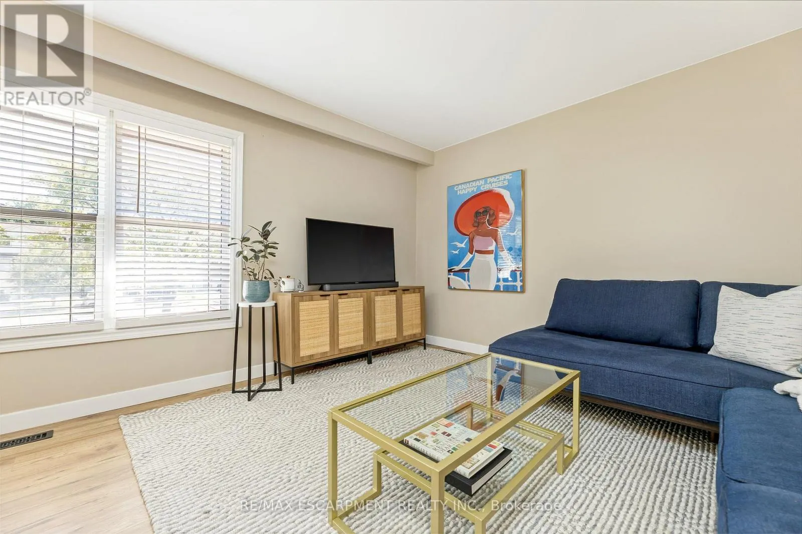 16 - 235 BRONTE STREET S