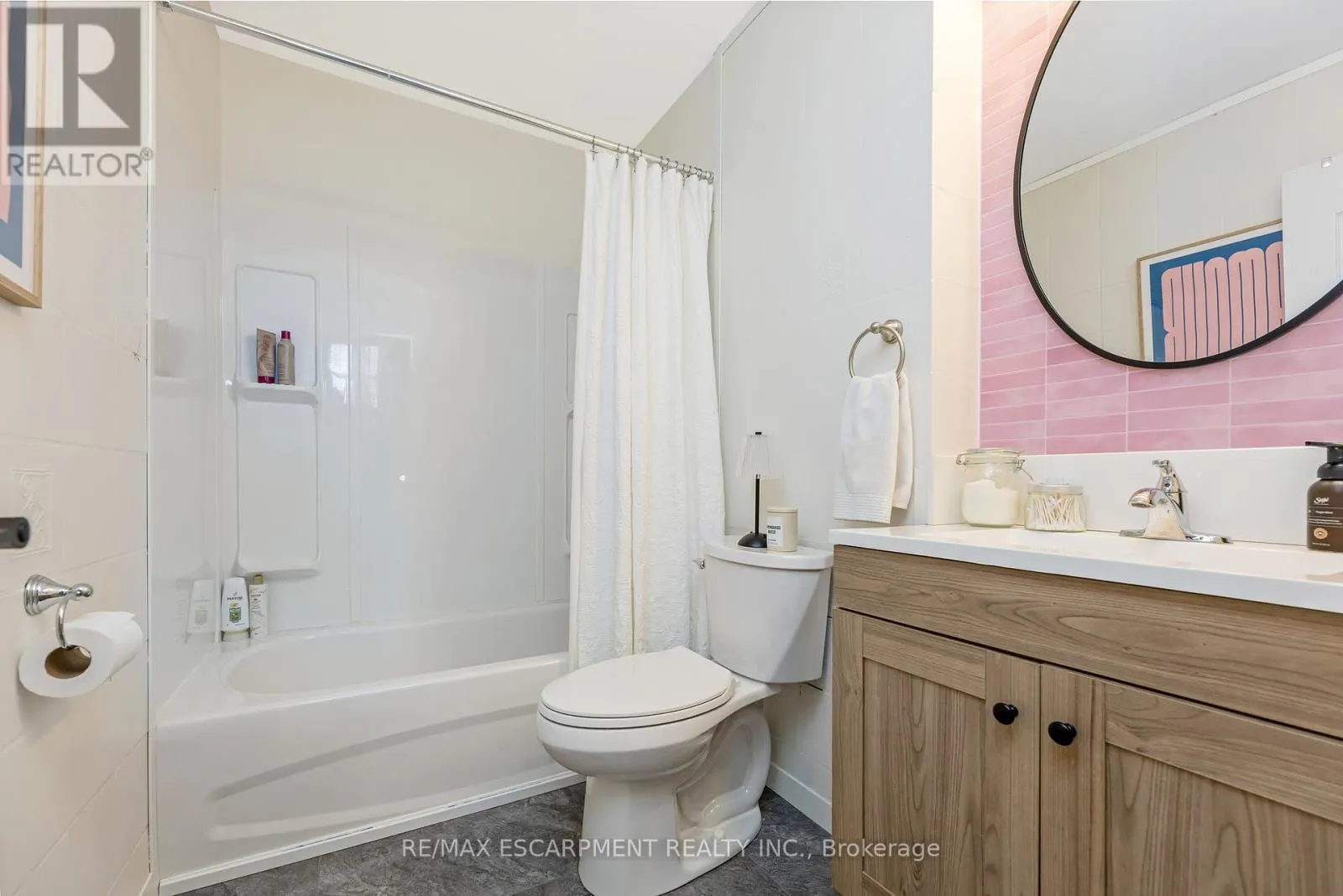 16 - 235 BRONTE STREET S