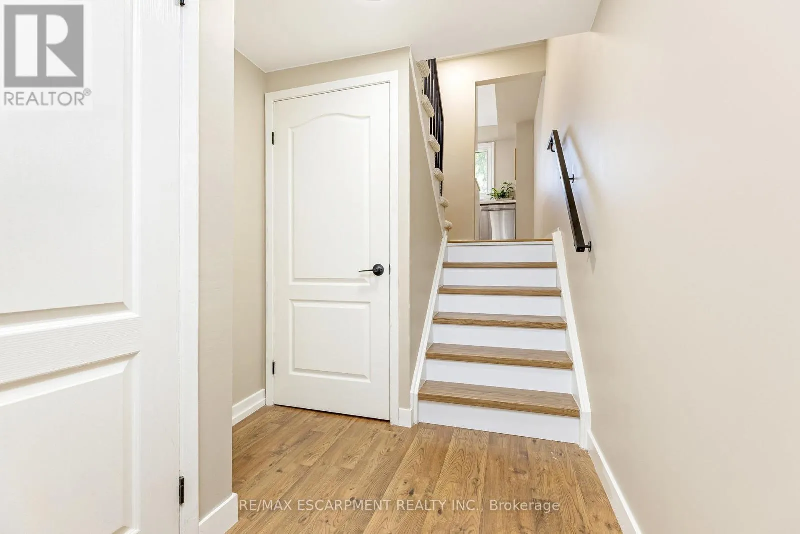 16 - 235 BRONTE STREET S