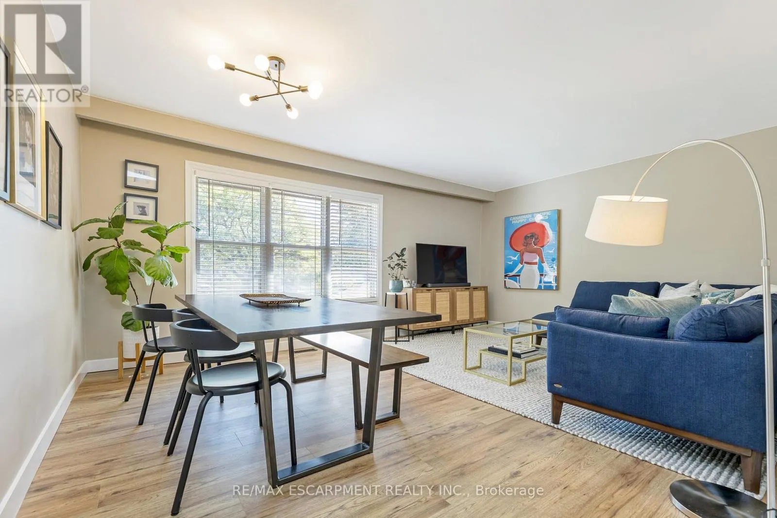 16 - 235 BRONTE STREET S