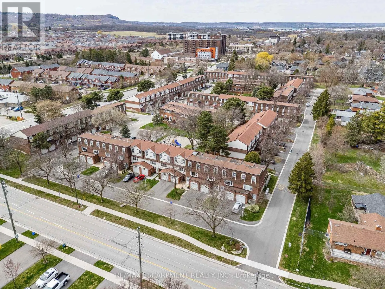 16 - 235 BRONTE STREET S
