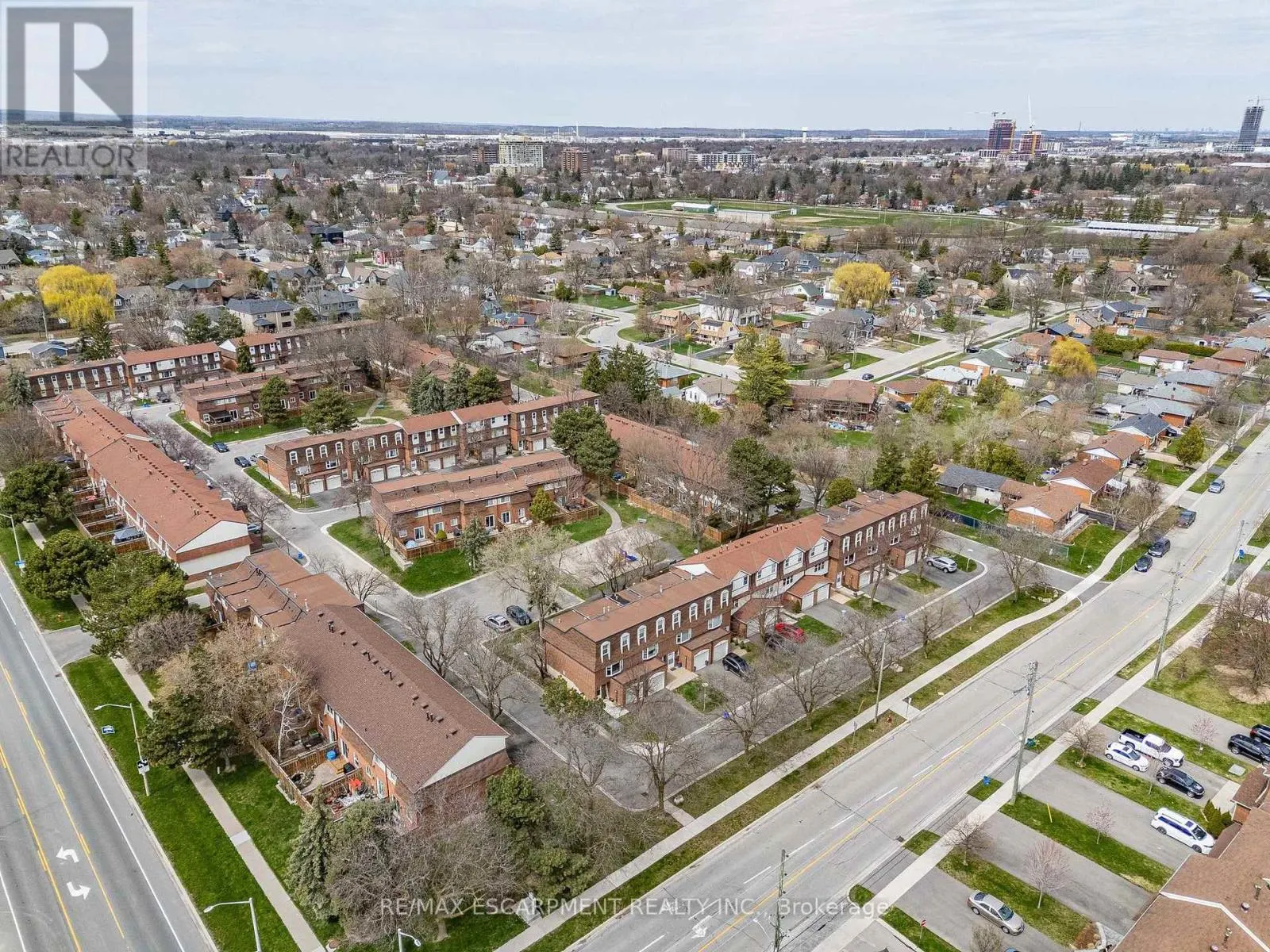 16 - 235 BRONTE STREET S