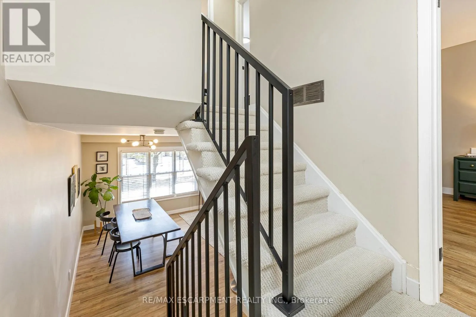 16 - 235 BRONTE STREET S