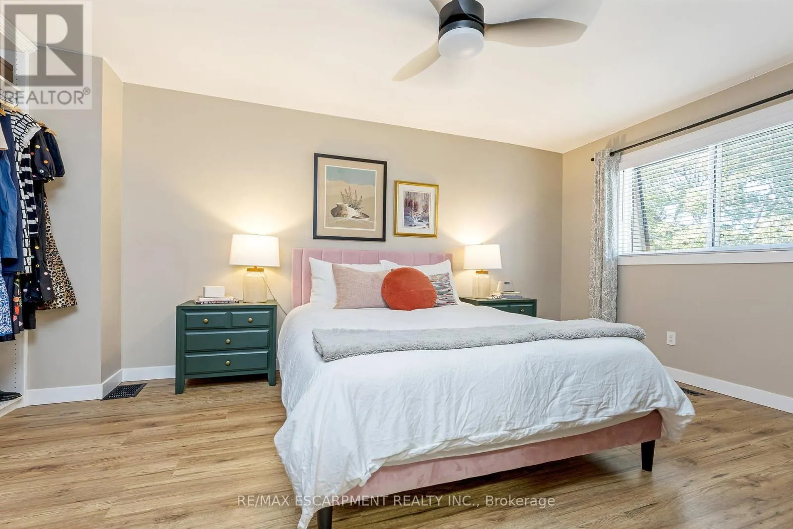 16 - 235 BRONTE STREET S
