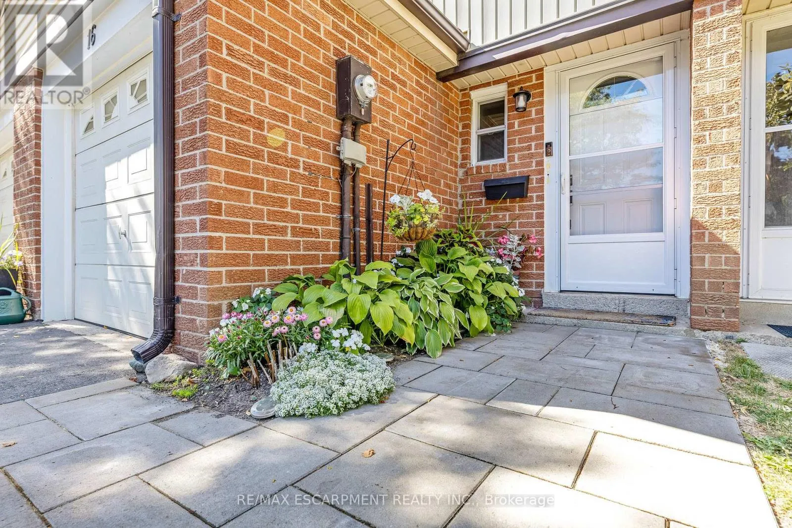 16 - 235 BRONTE STREET S