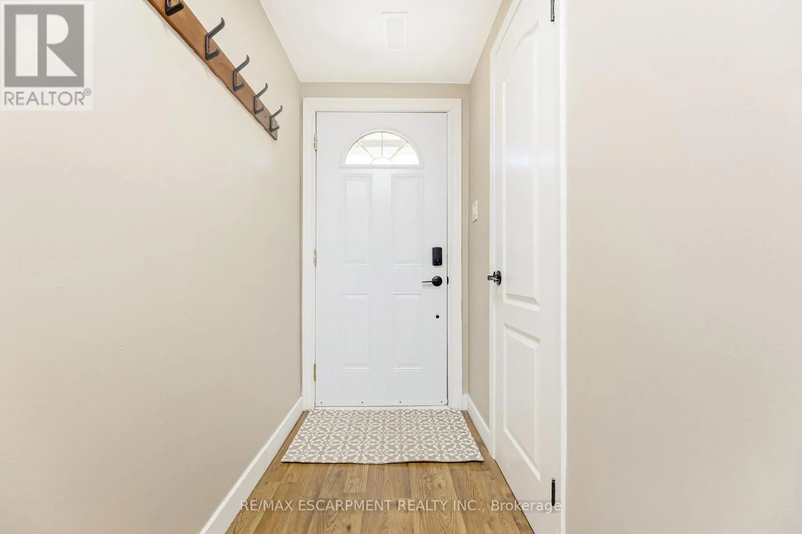 16 - 235 BRONTE STREET S