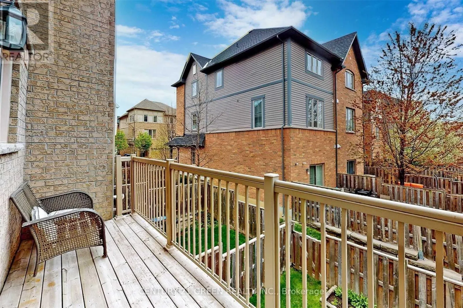 21 CEDAR LAKE CRESCENT