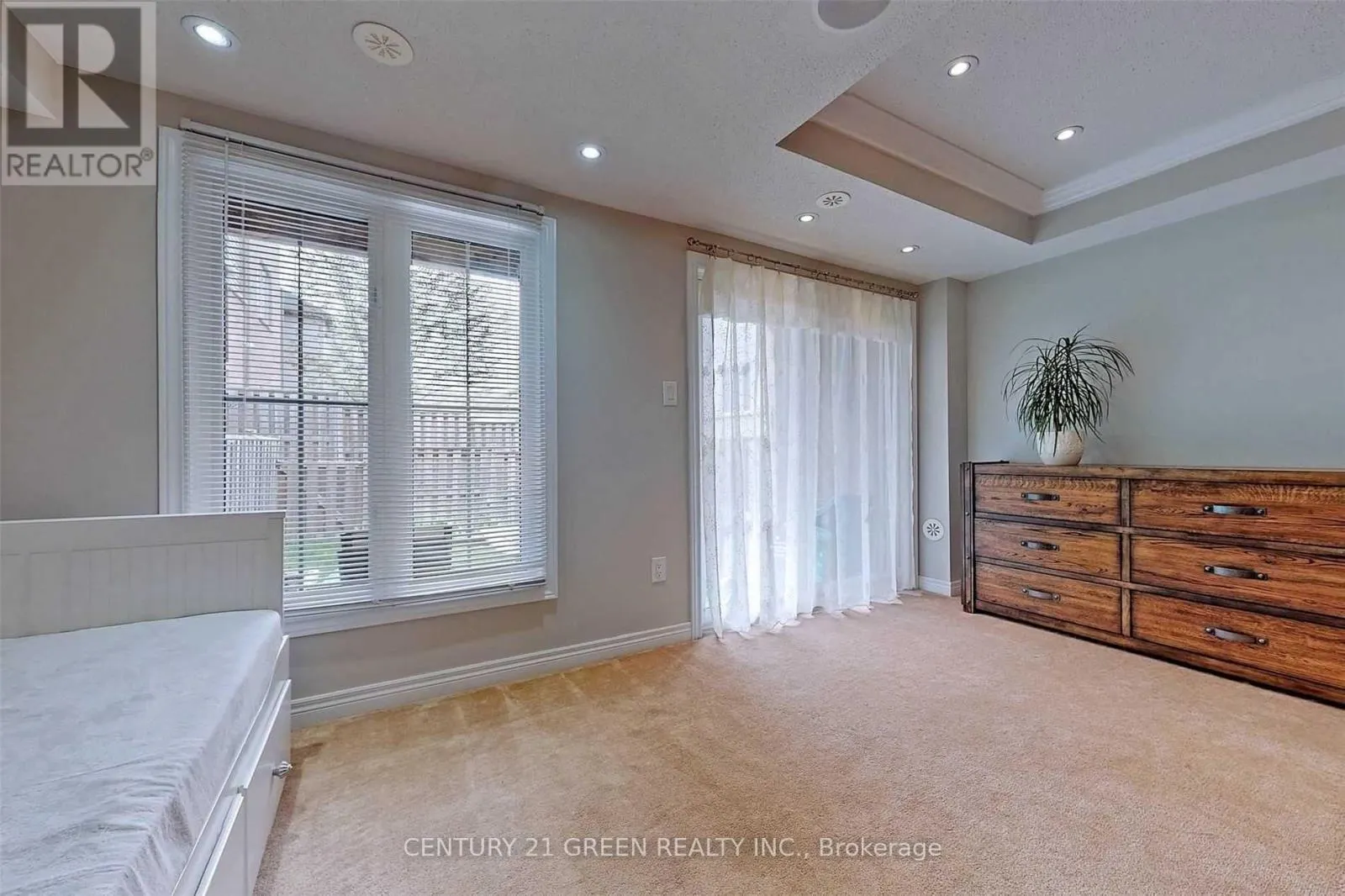 21 CEDAR LAKE CRESCENT