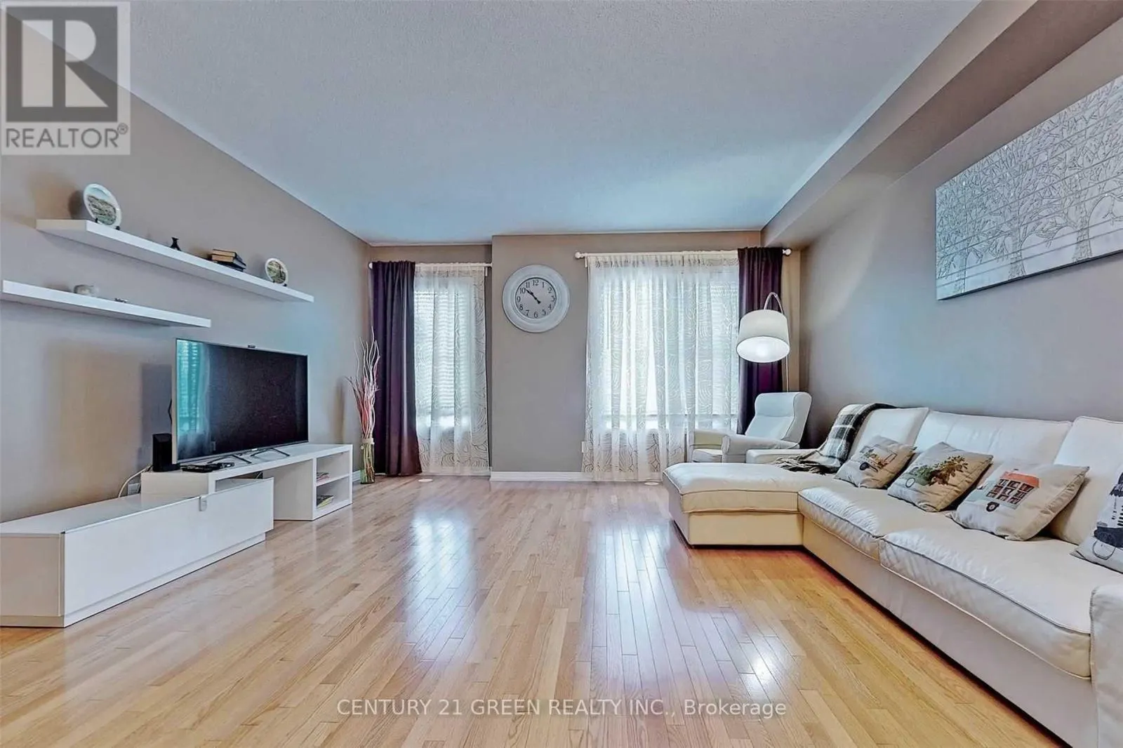 21 CEDAR LAKE CRESCENT