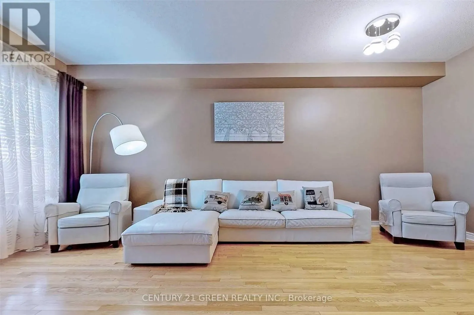 21 CEDAR LAKE CRESCENT