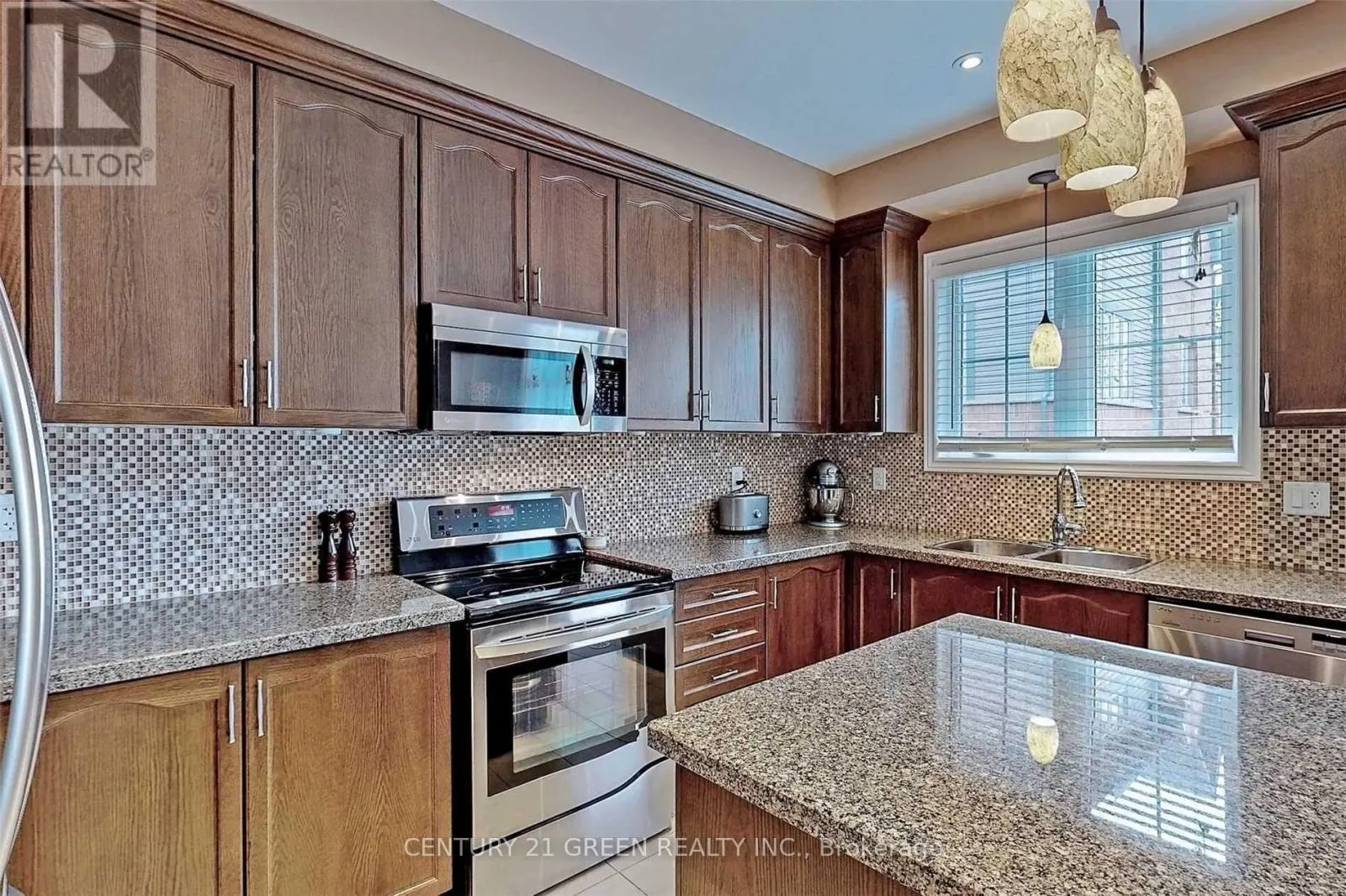 21 CEDAR LAKE CRESCENT