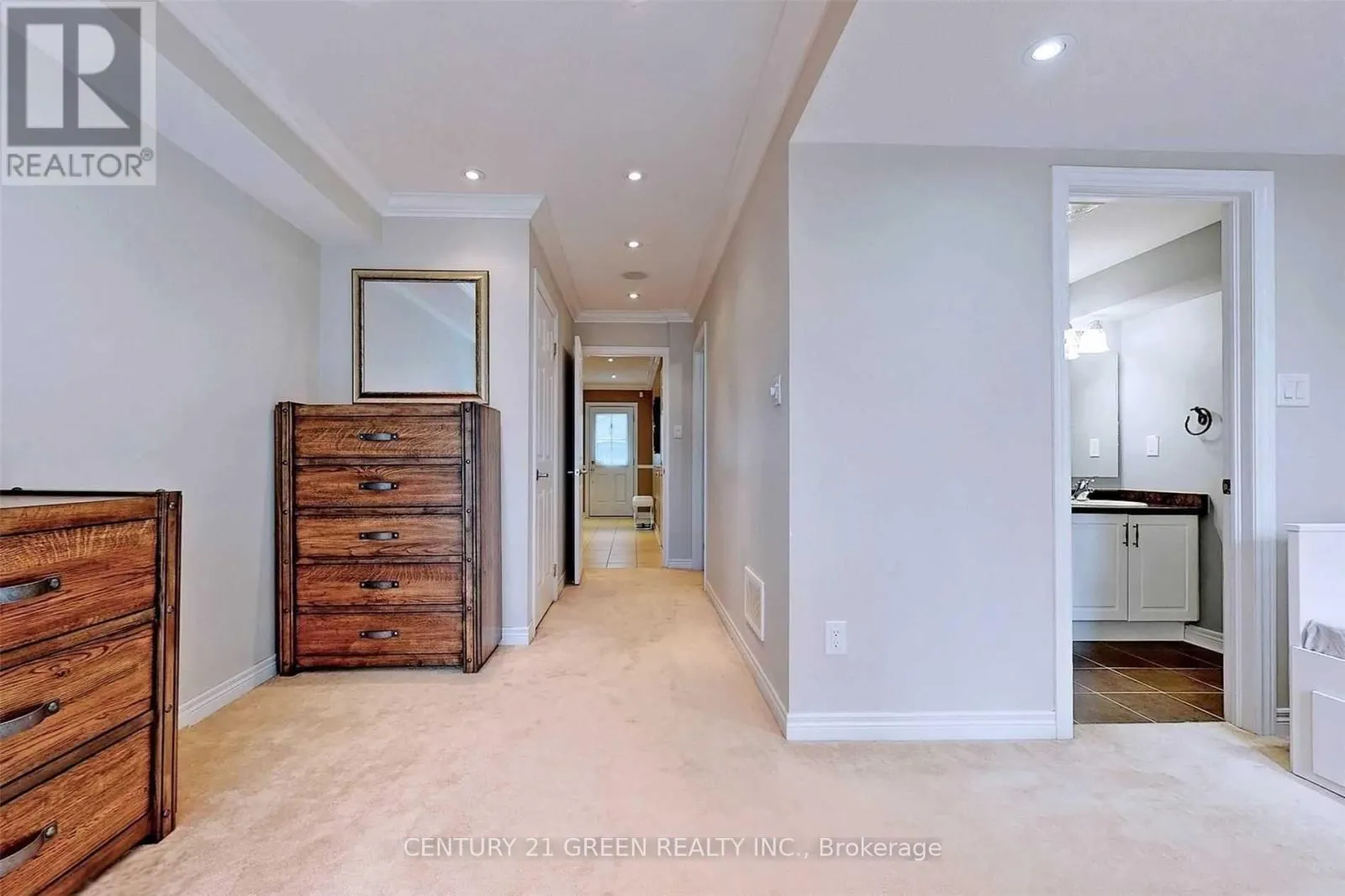 21 CEDAR LAKE CRESCENT