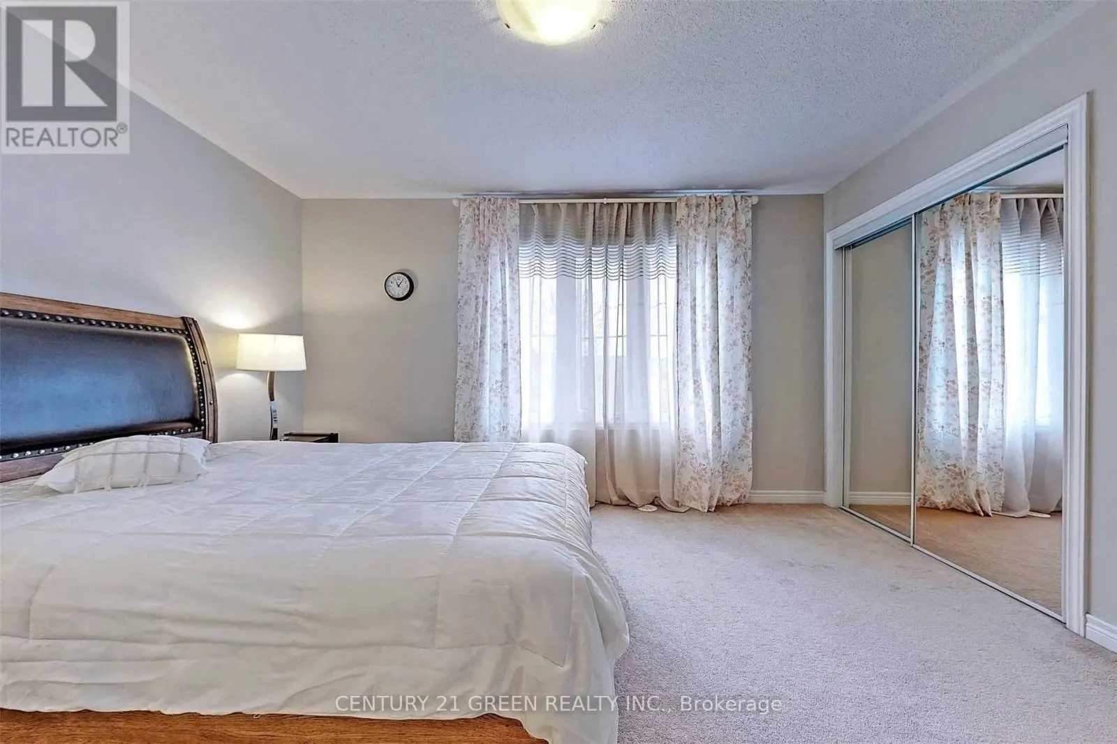21 CEDAR LAKE CRESCENT