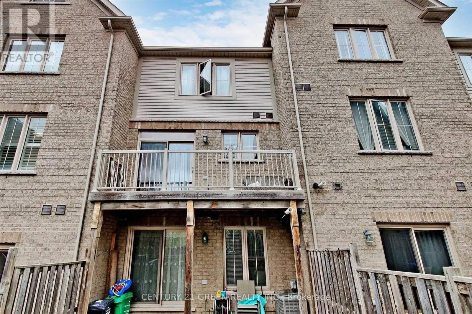 21 CEDAR LAKE CRESCENT