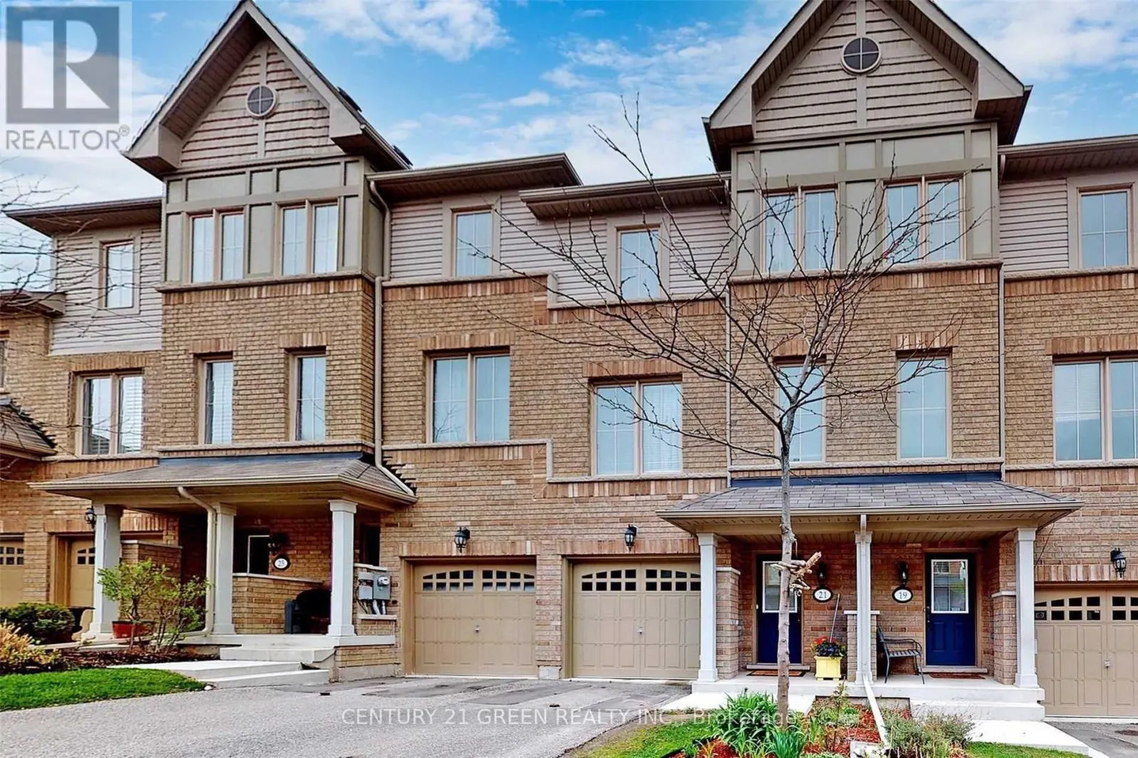 21 CEDAR LAKE CRESCENT