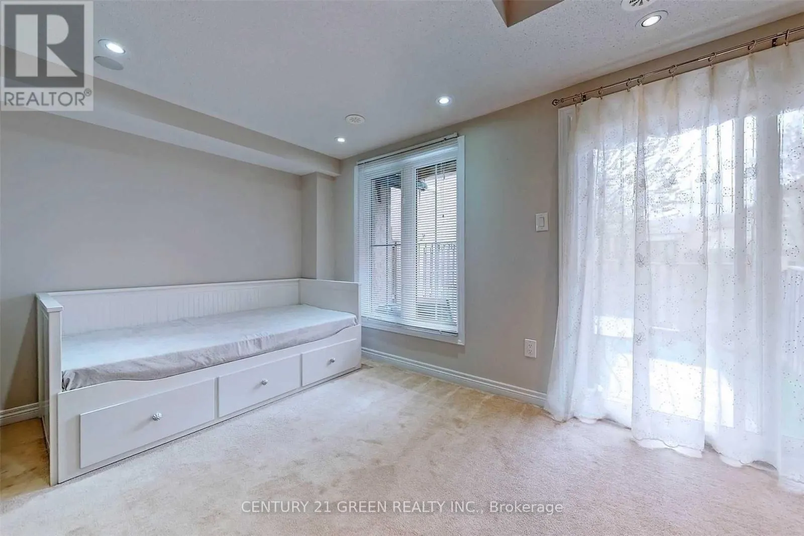 21 CEDAR LAKE CRESCENT