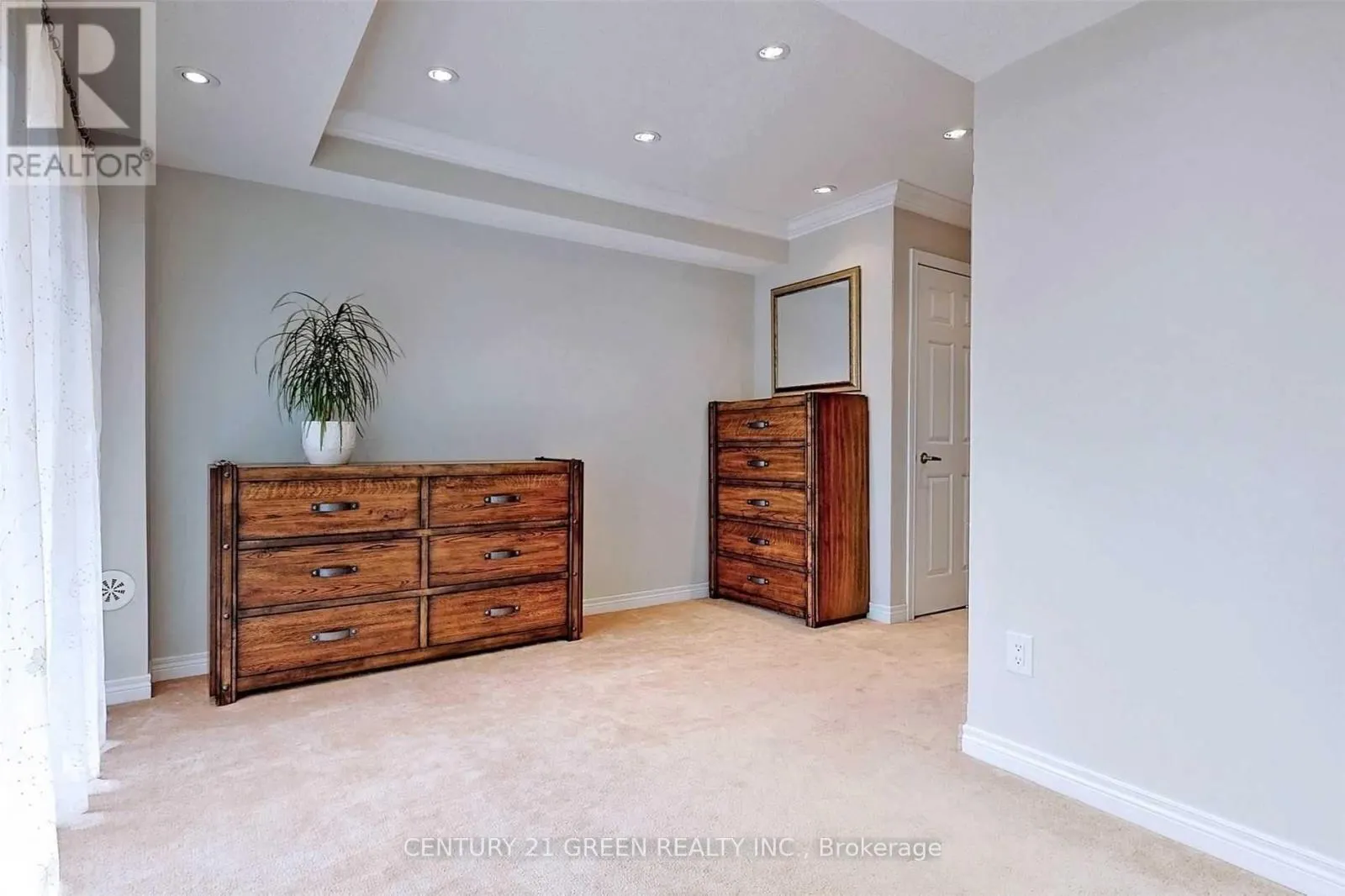 21 CEDAR LAKE CRESCENT