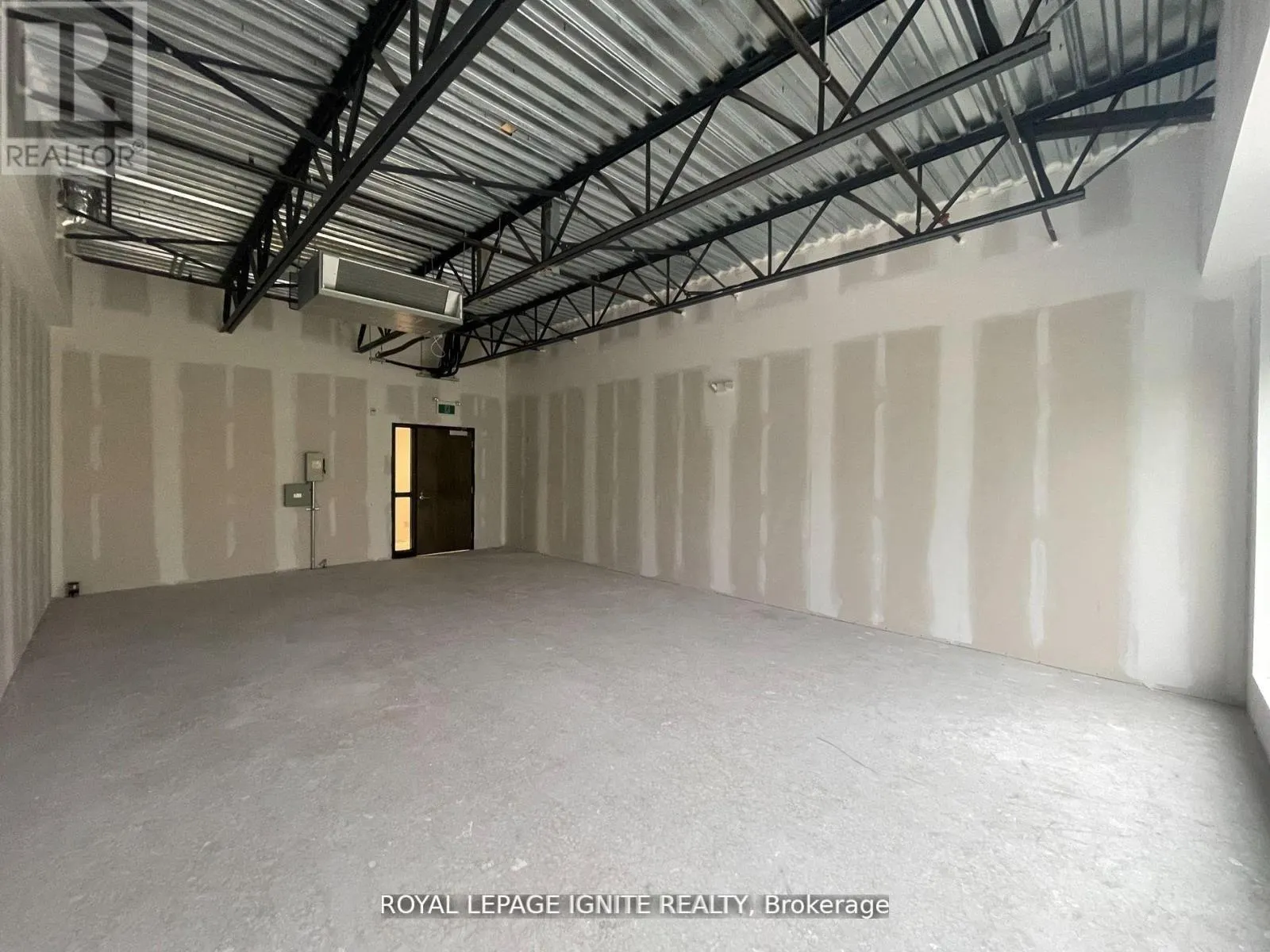 306 - 1670 NORTH SERVICE ROAD E