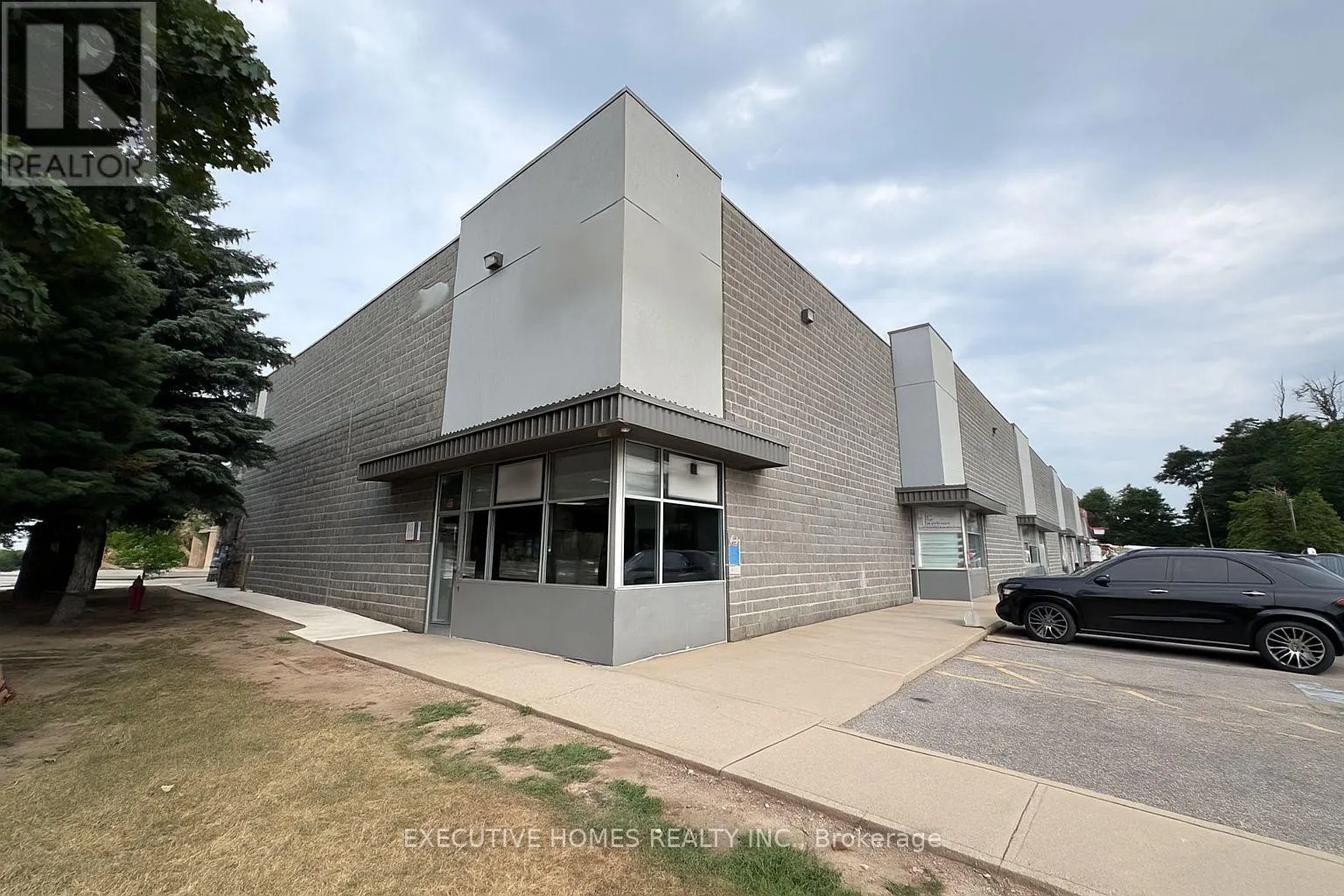1 & 2 - 290 TRADERS BOULEVARD E