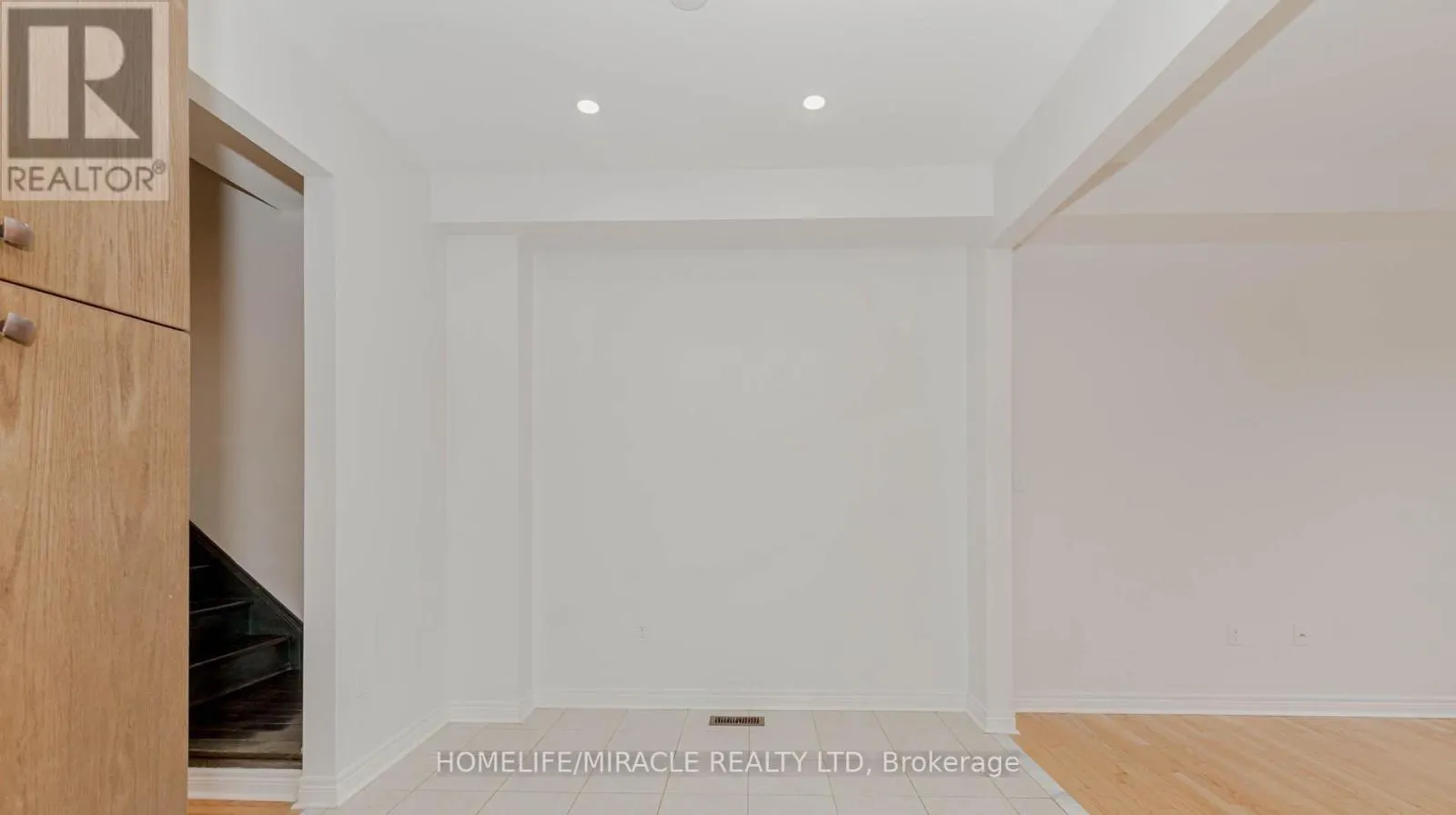 UPPER - 1015 JOB CRESCENT