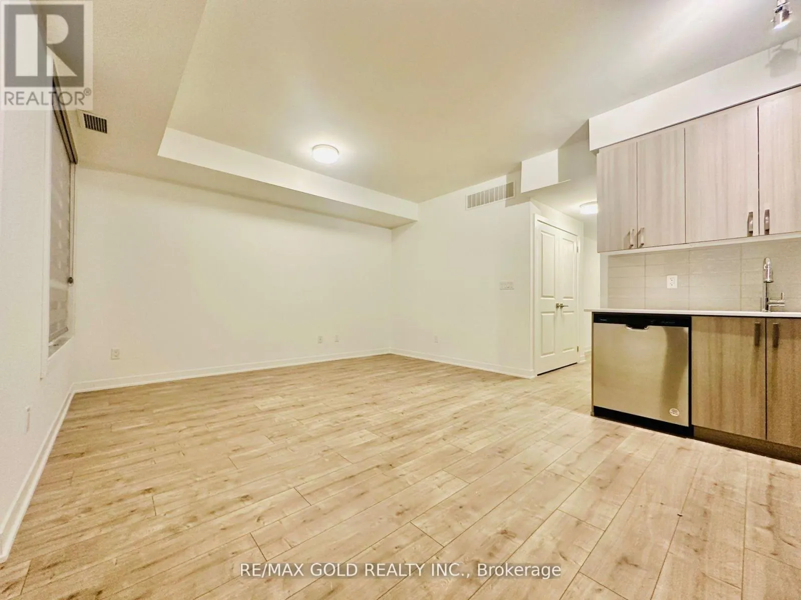 13 - 4015 HICKORY DRIVE
