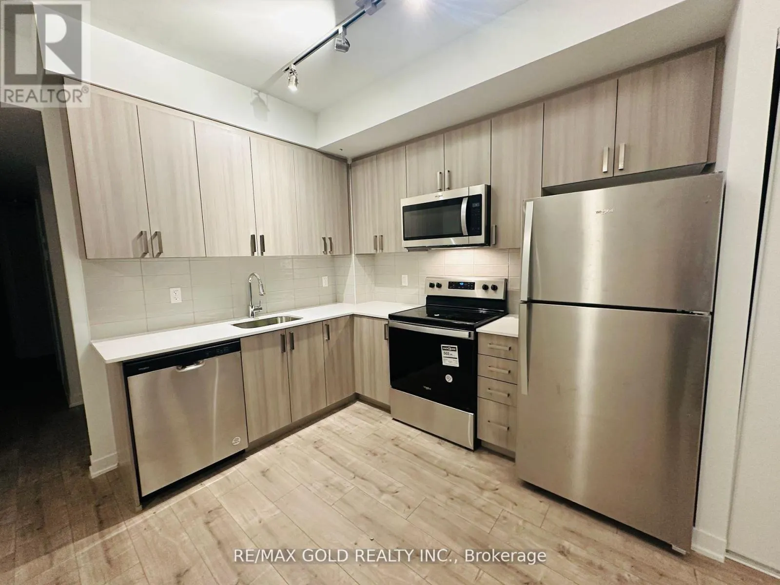 13 - 4015 HICKORY DRIVE