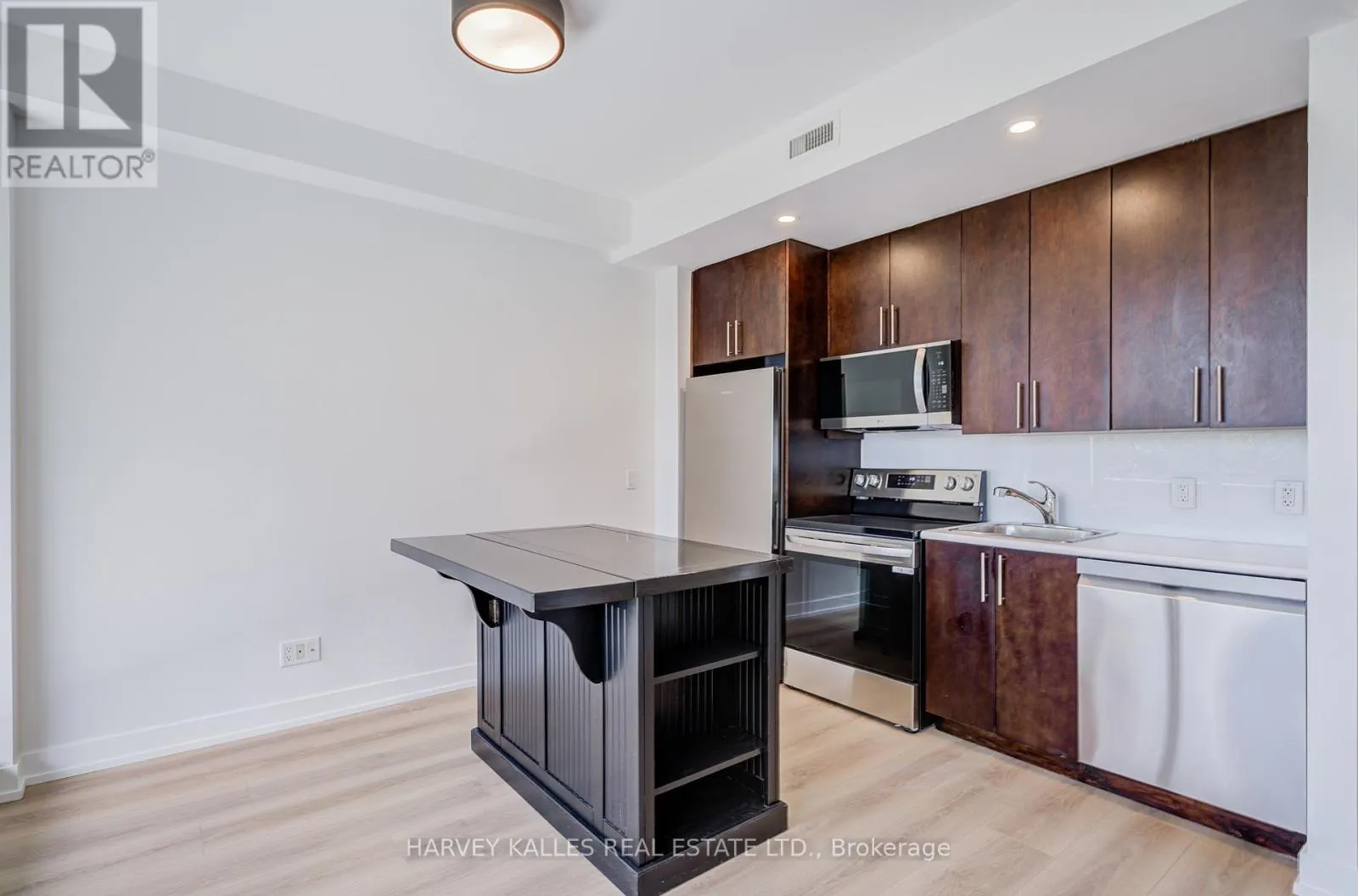 25 RITCHIE AVENUE