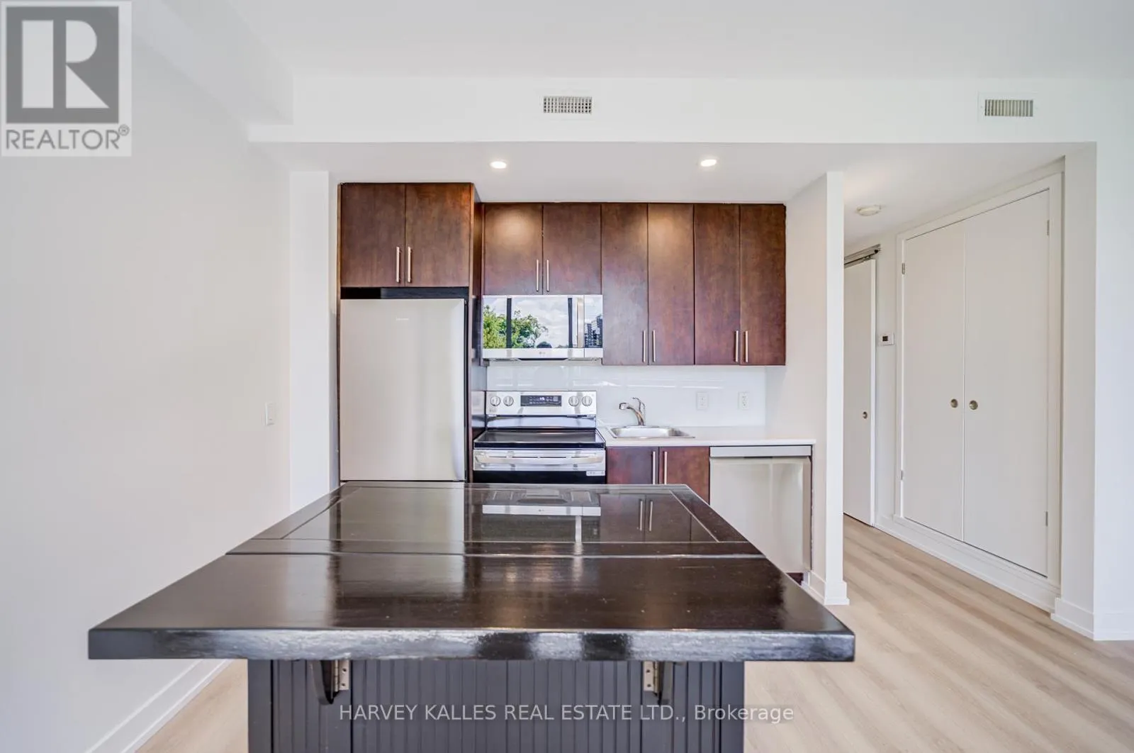 25 RITCHIE AVENUE