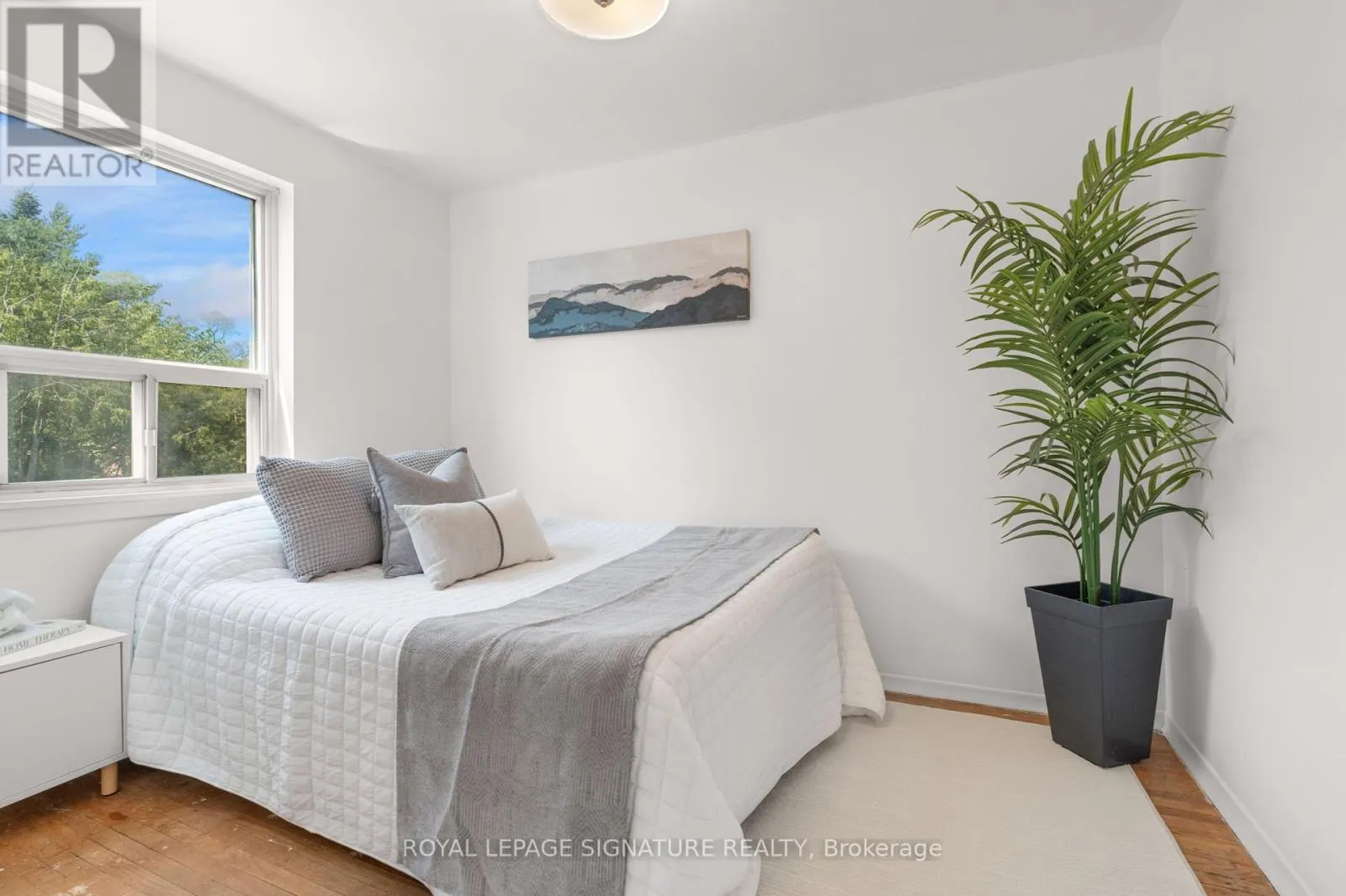 46 VAN STASSEN BOULEVARD