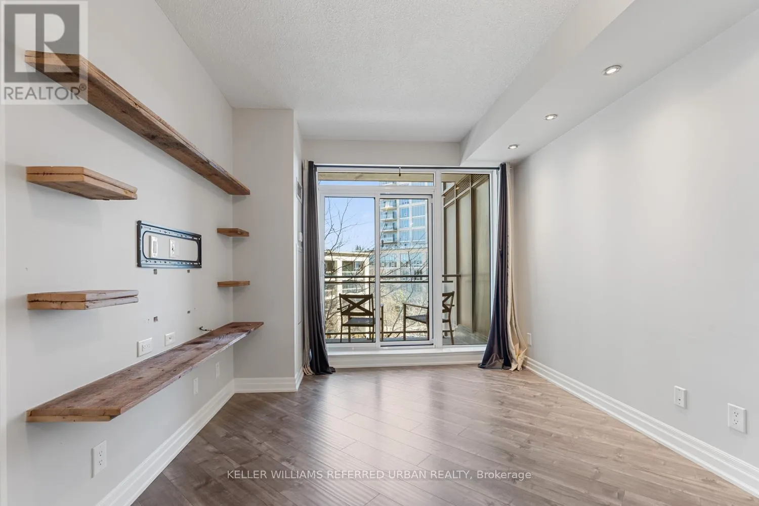 409 - 2121 LAKE SHORE BOULEVARD W