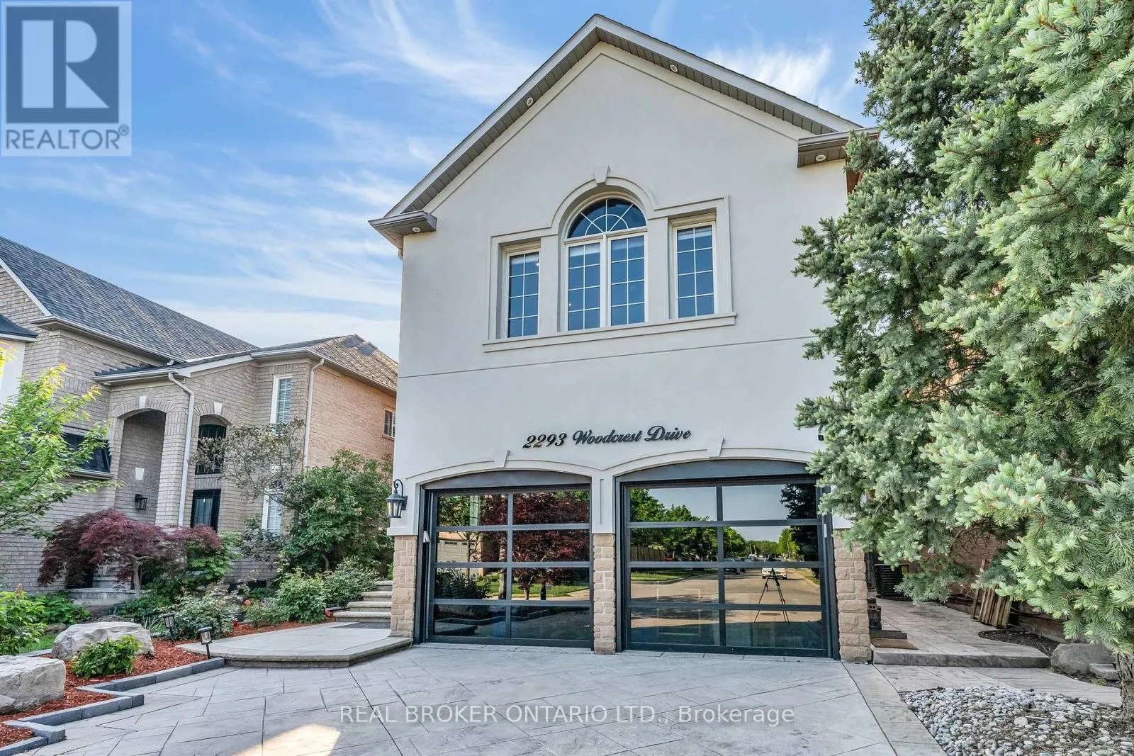 2293 WOODCREST DRIVE