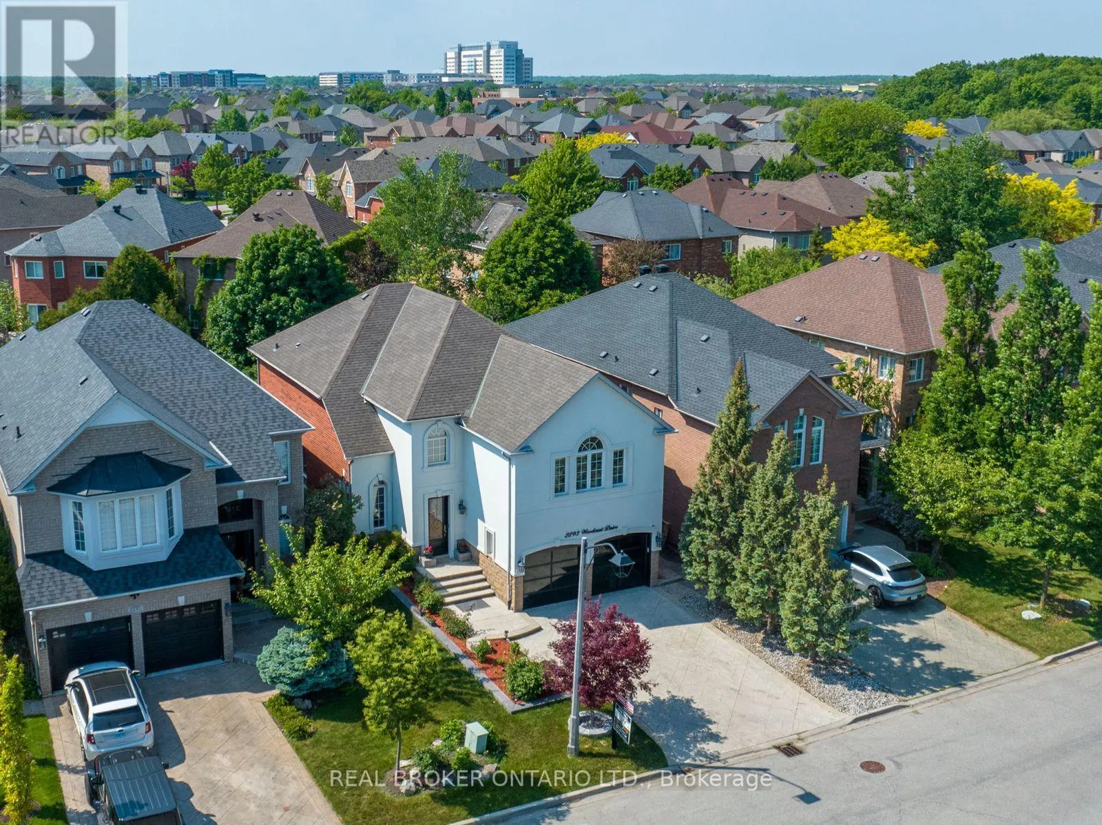 2293 WOODCREST DRIVE