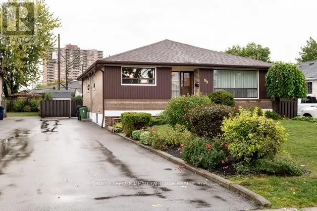 99 SILVERSTONE DRIVE