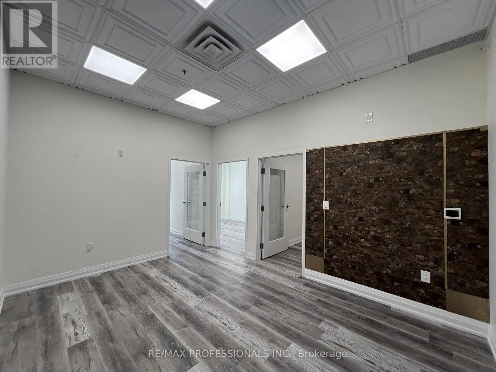 209 ( OFFICE ROOM 2 ) - 3495 REBECCA STREET