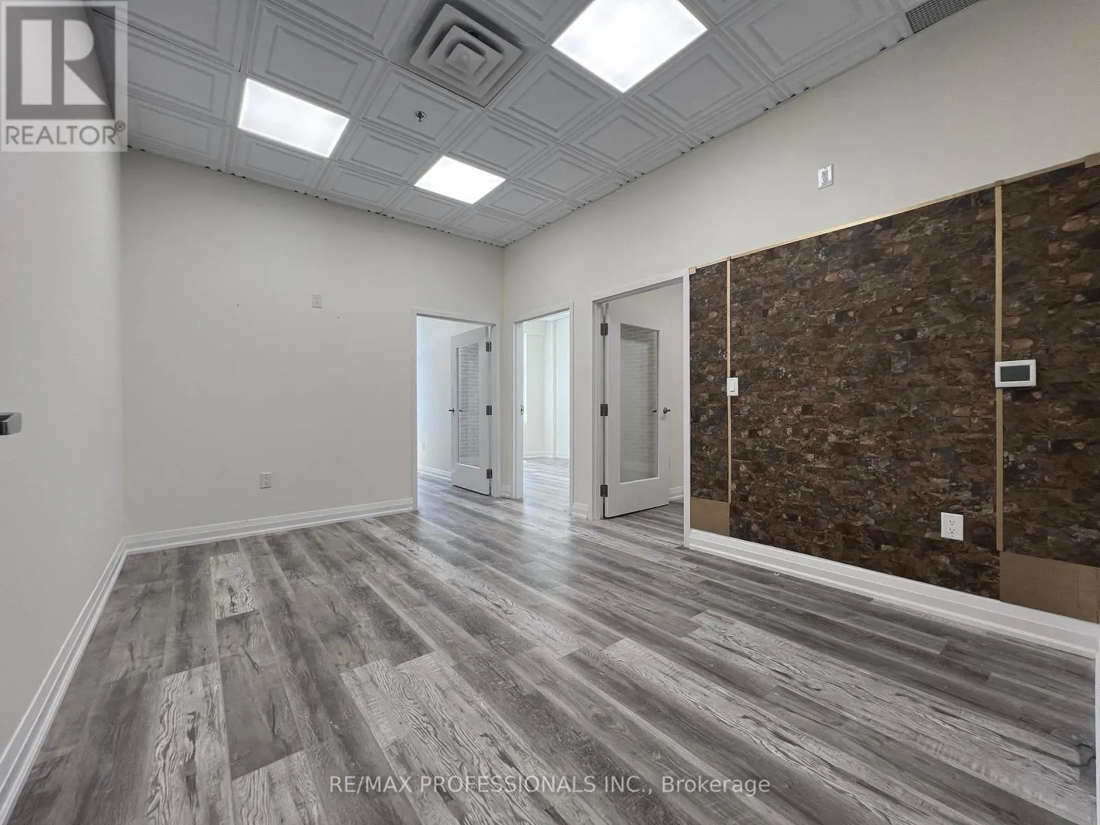 209 ( OFFICE ROOM 2 ) - 3495 REBECCA STREET