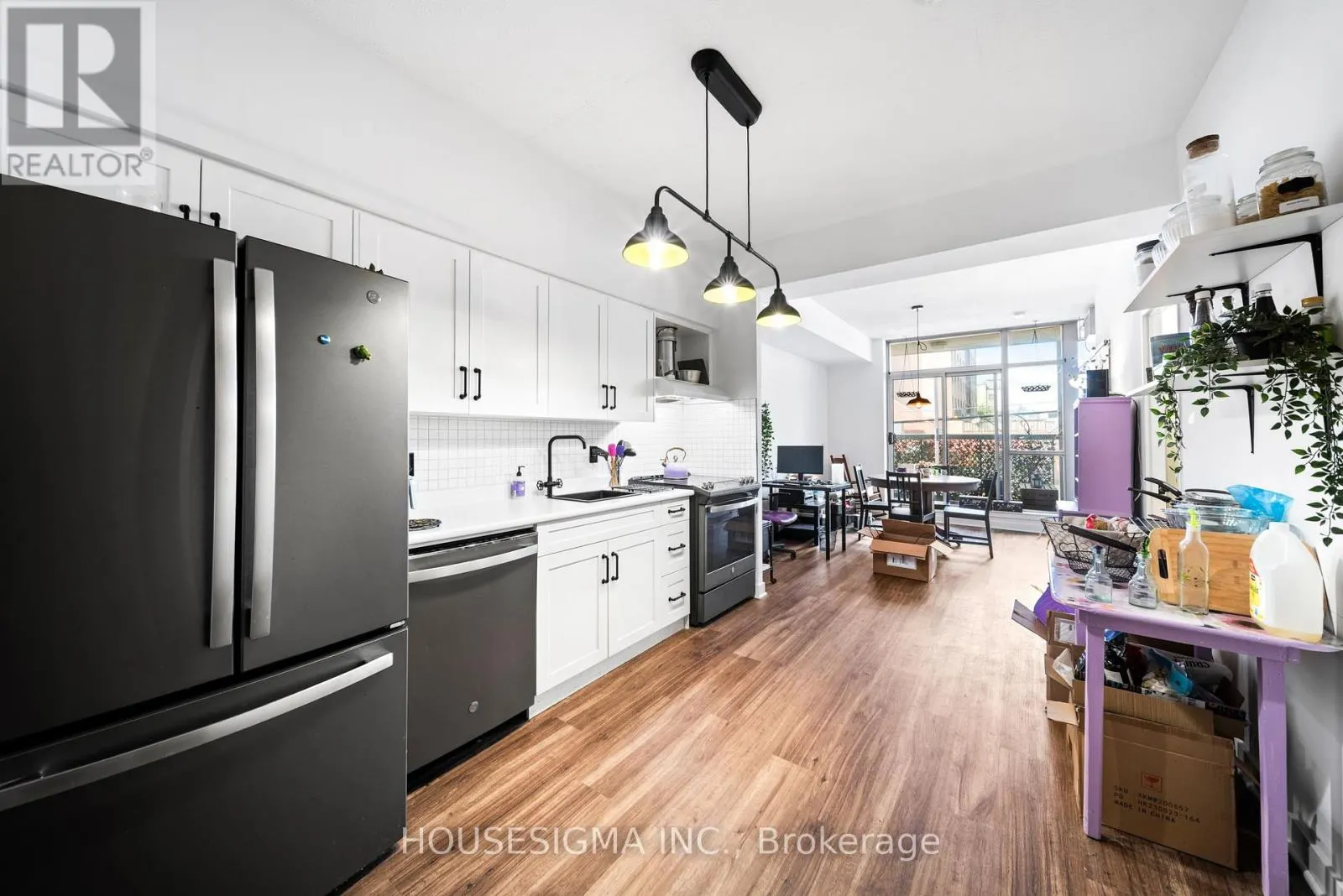 210 - 1375 DUPONT STREET
