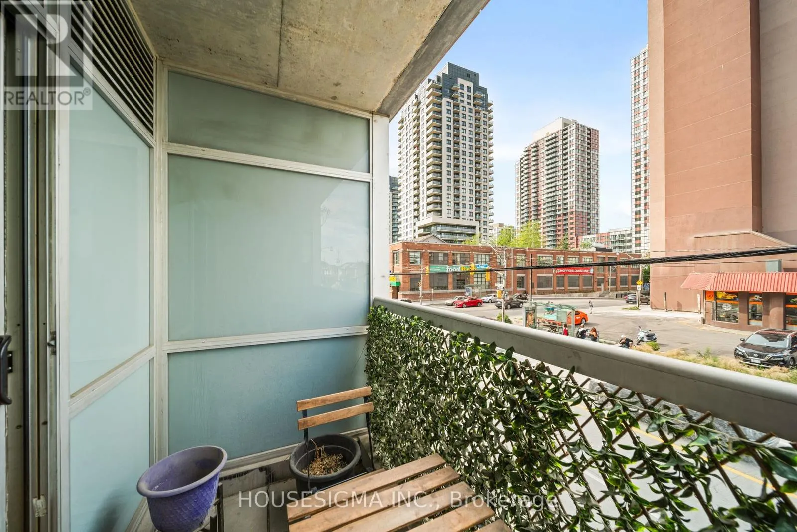 210 - 1375 DUPONT STREET