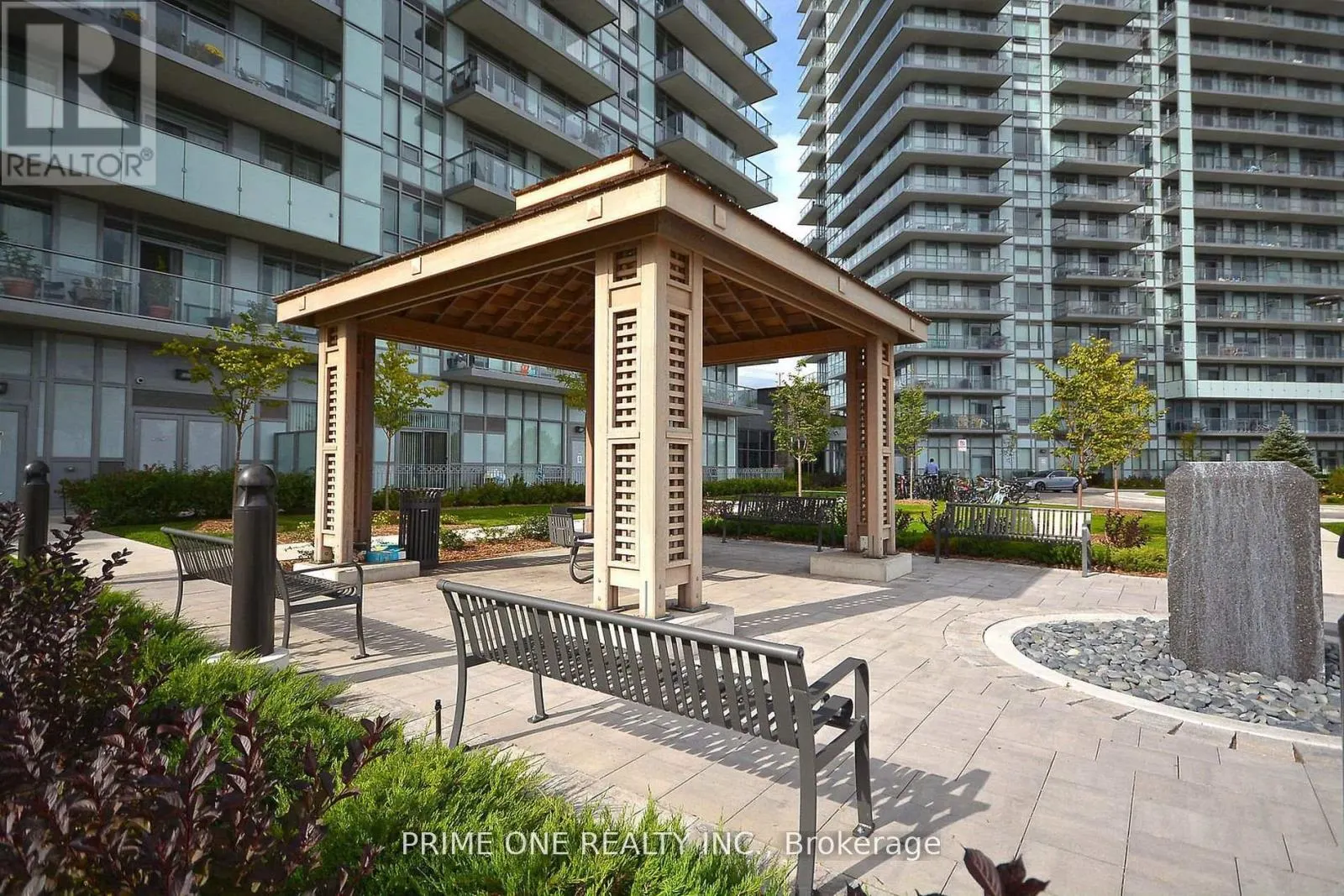 PH 04 - 4699 GLEN ERIN DRIVE