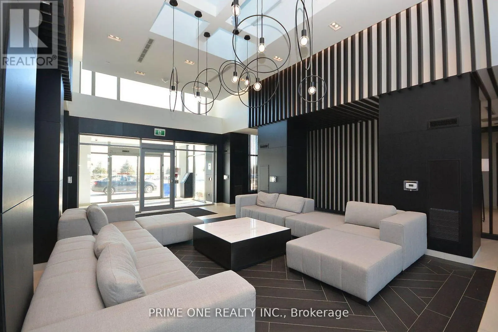 PH 04 - 4699 GLEN ERIN DRIVE