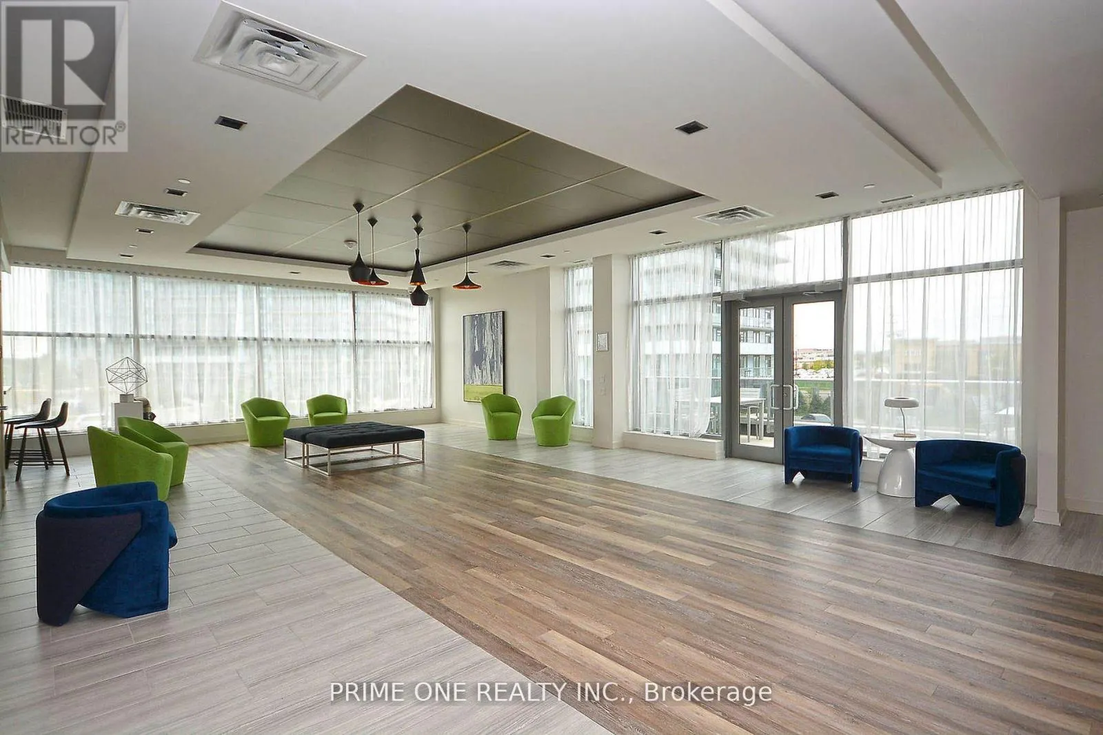 PH 04 - 4699 GLEN ERIN DRIVE