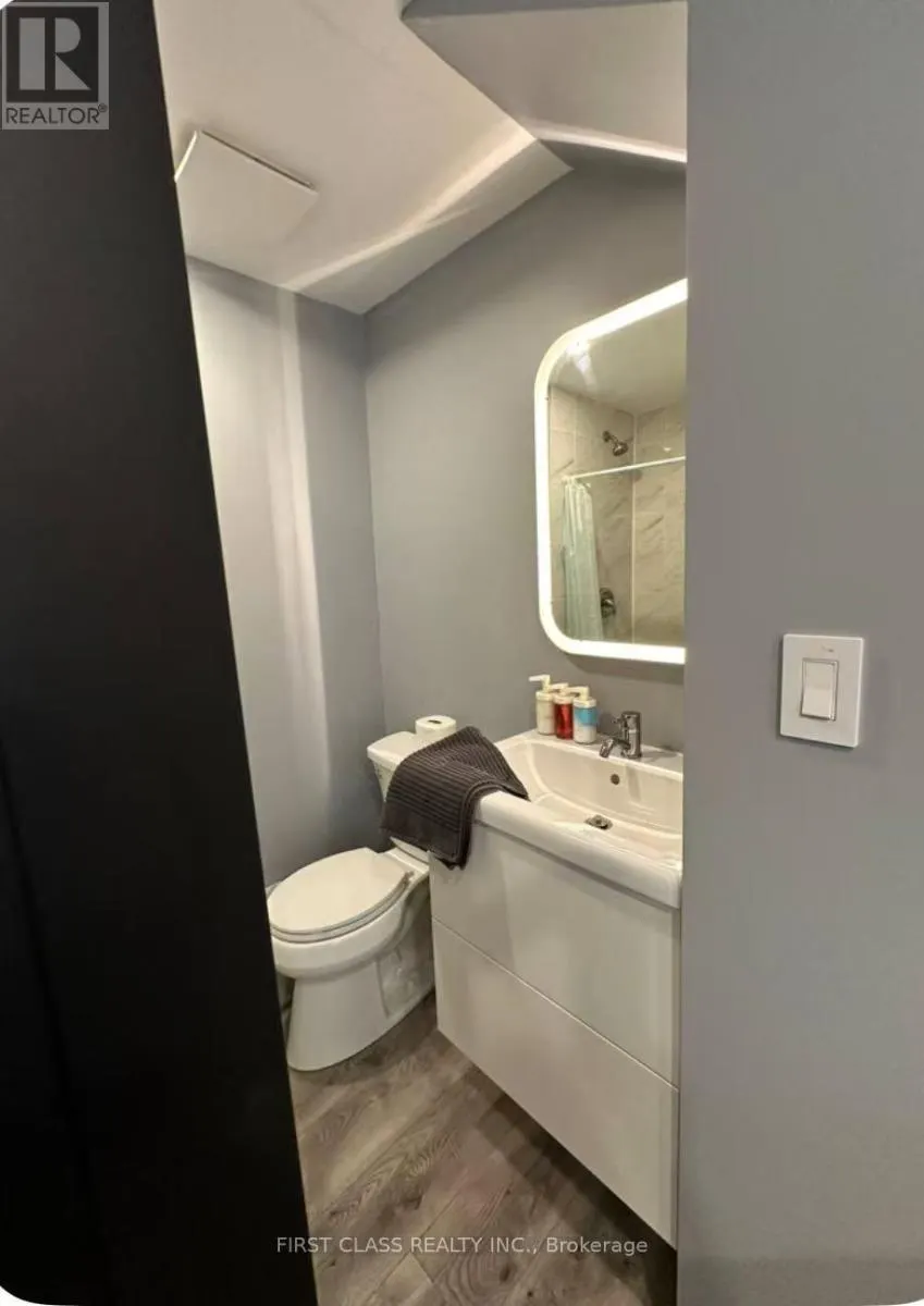 ROOM ON 2ND FLR - 76 MACDONALD STREET